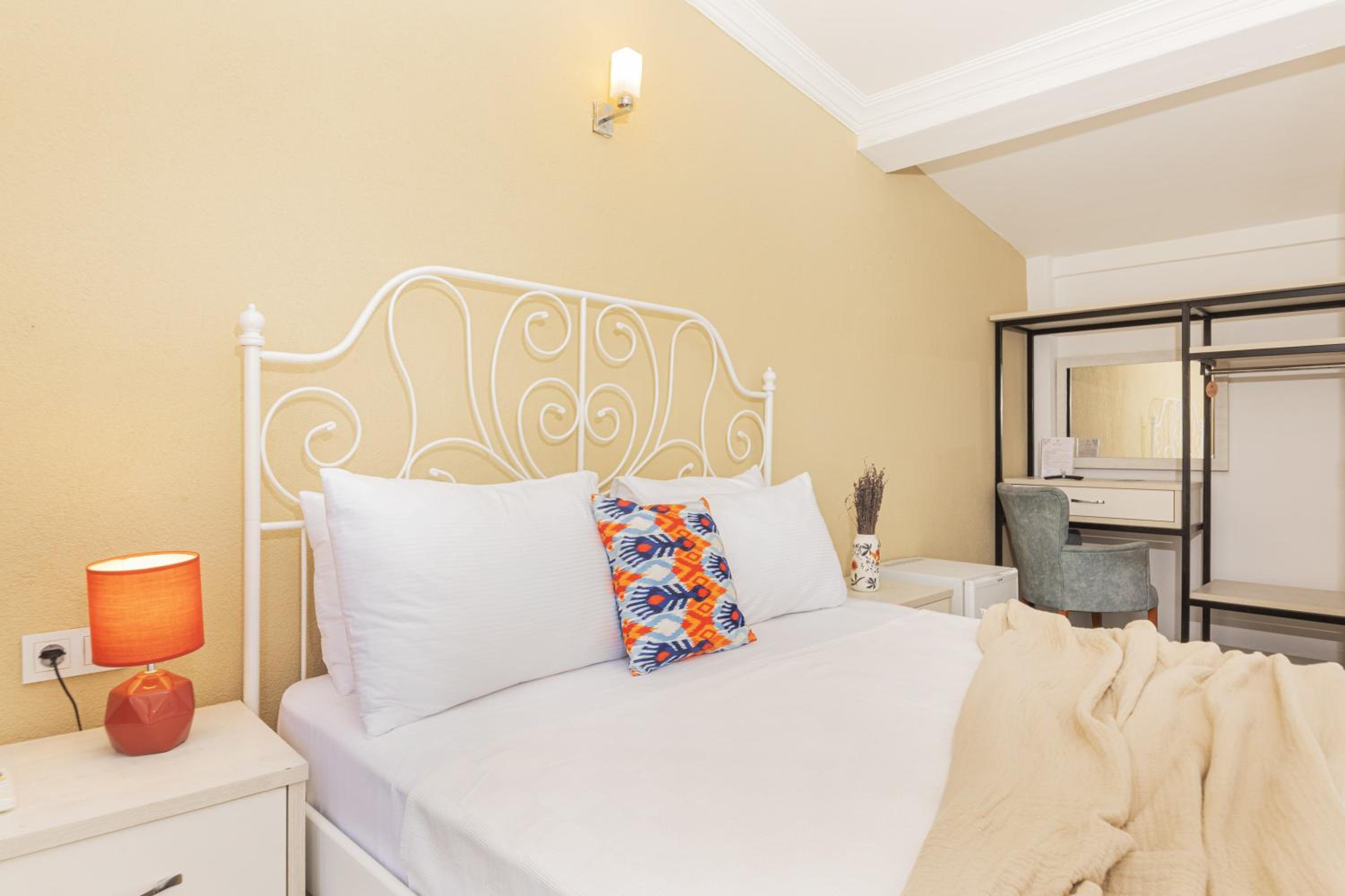 Triple Room with Garden View photo 2