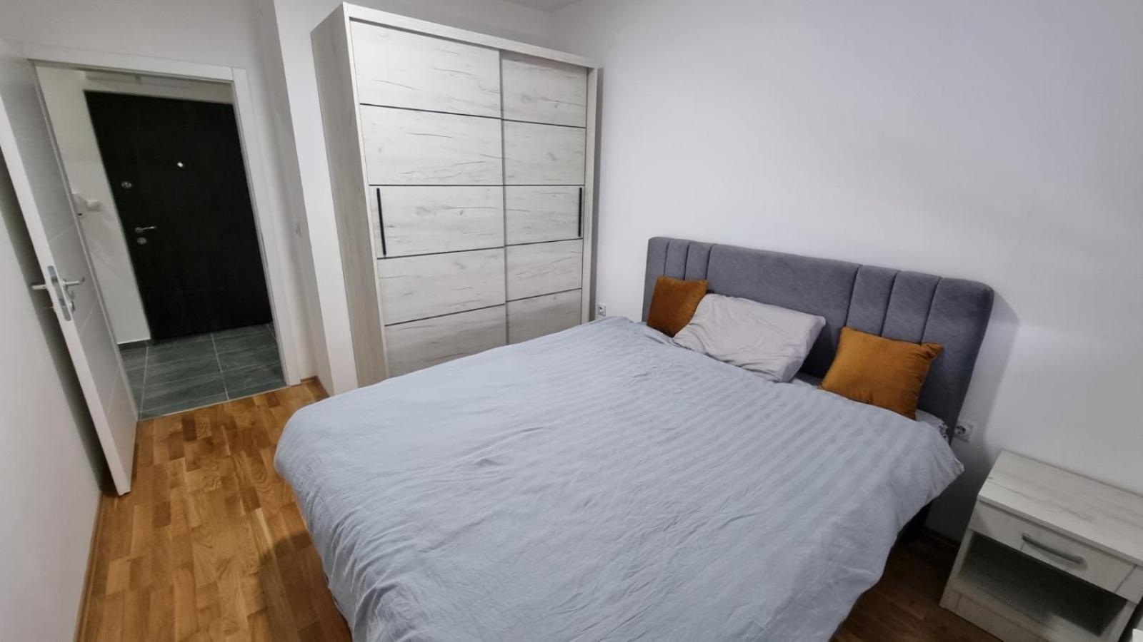 One-Bedroom Apartment photo 3