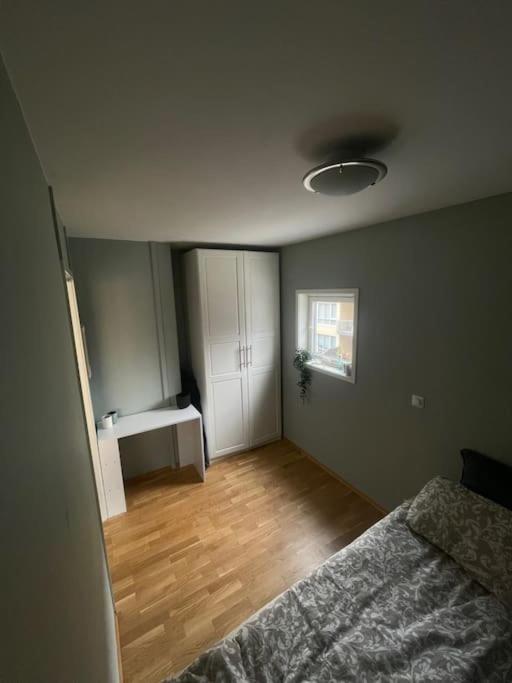 One-Bedroom Apartment photo 3