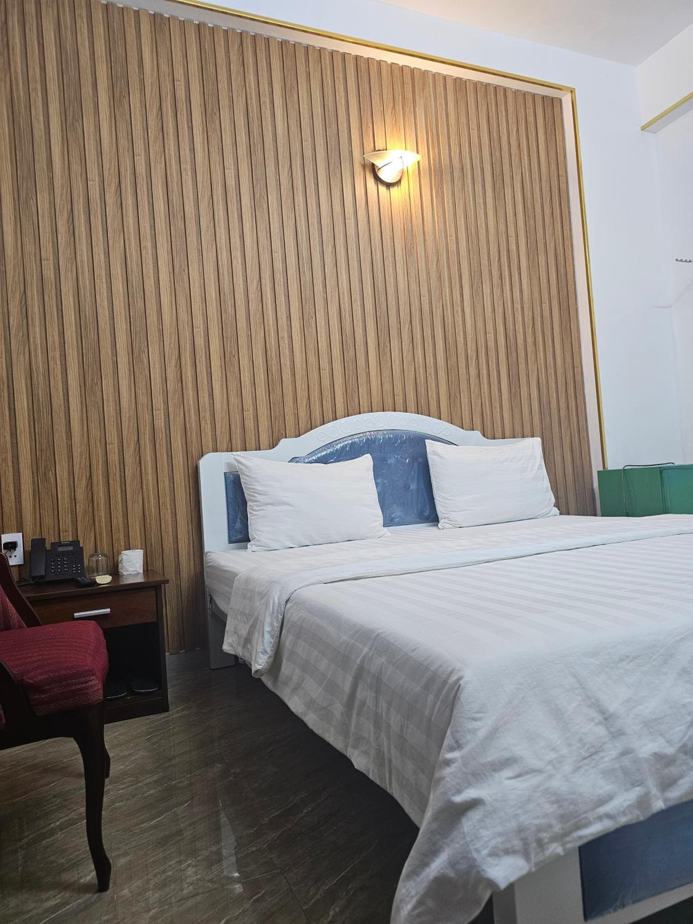 Deluxe Double Room (2 Adults + 1 Child)