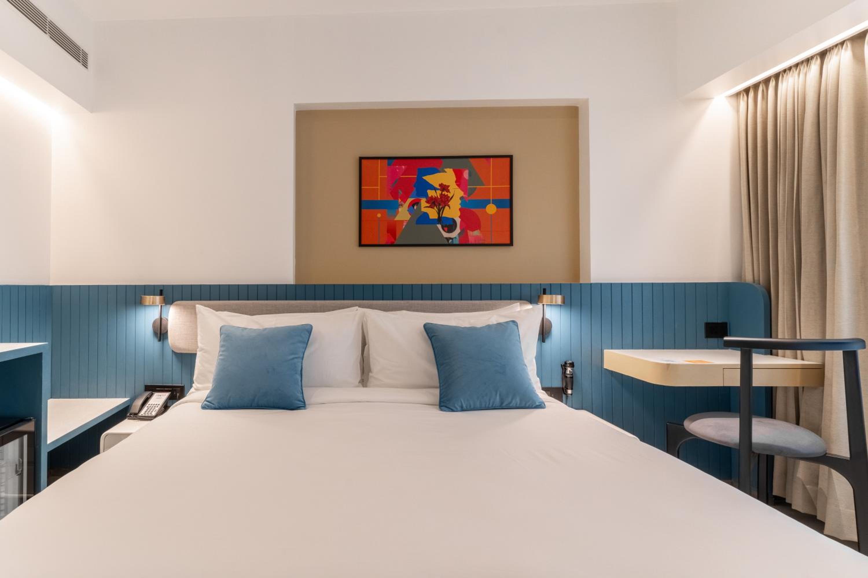 Deluxe Room - Photo 2