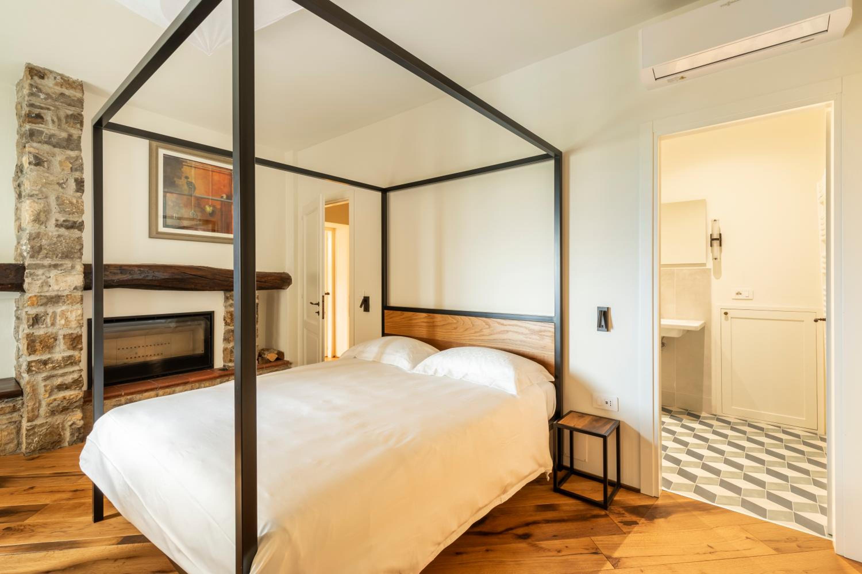Large Double Room photo 1
