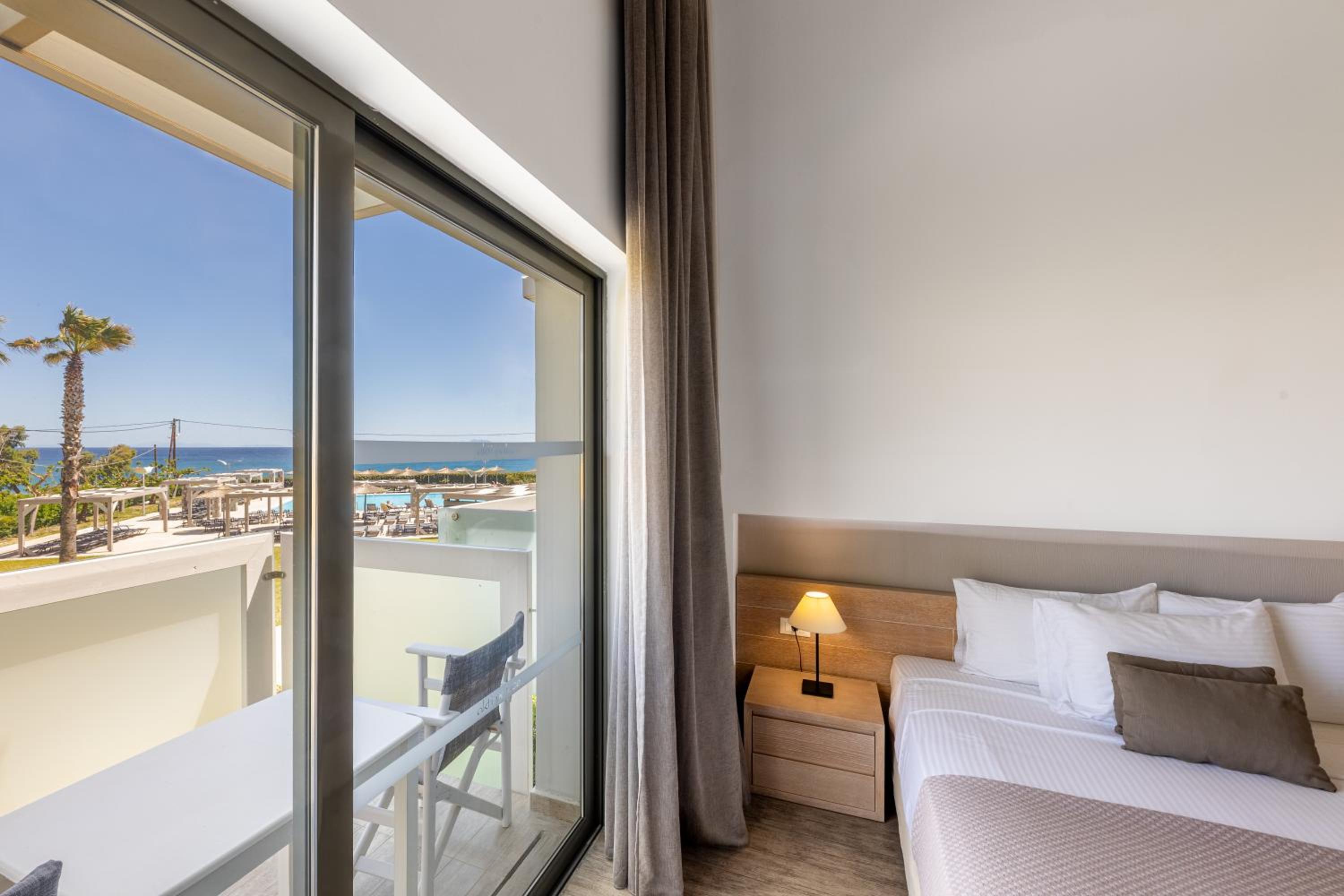 Double or Twin Room with Sea View - Photo 1