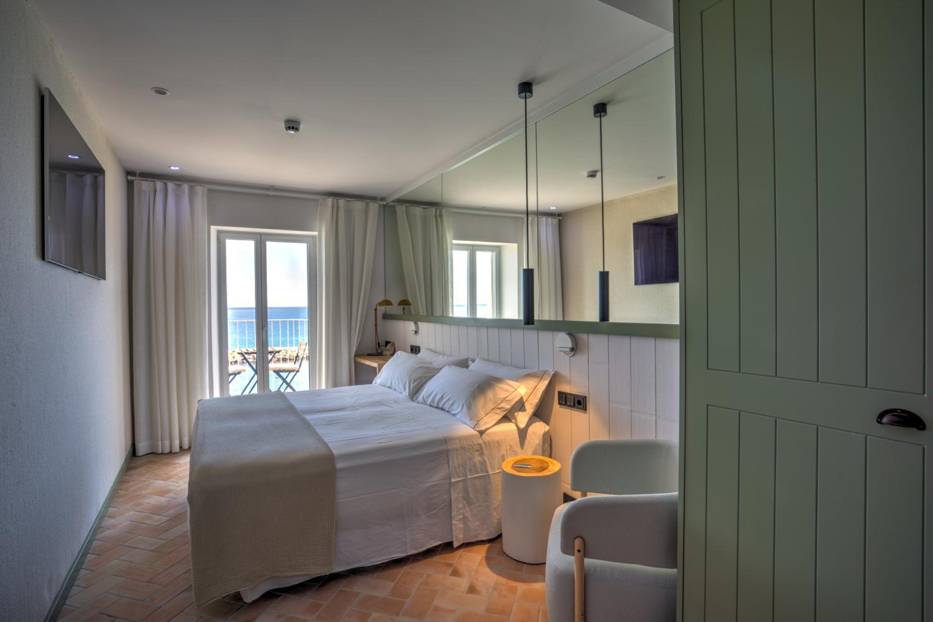 Superior Double or Twin Room with Sea View - Photo 3