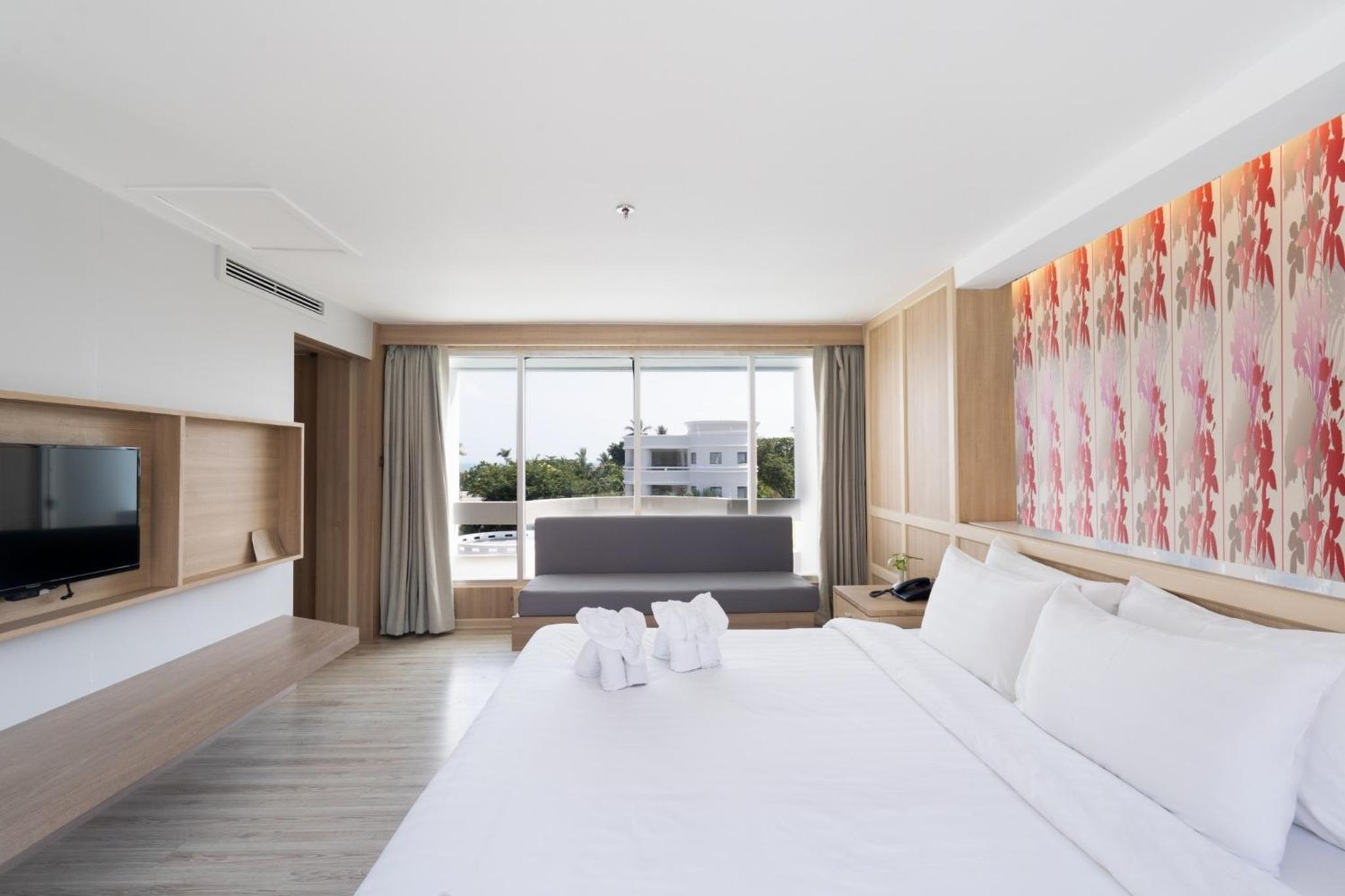 Two Bedrooms Lake Building photo 1