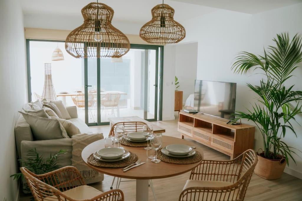 Apartamento de Dos Habitaciones con Terraza