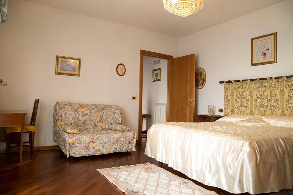 Two-Bedroom House - Photo 1