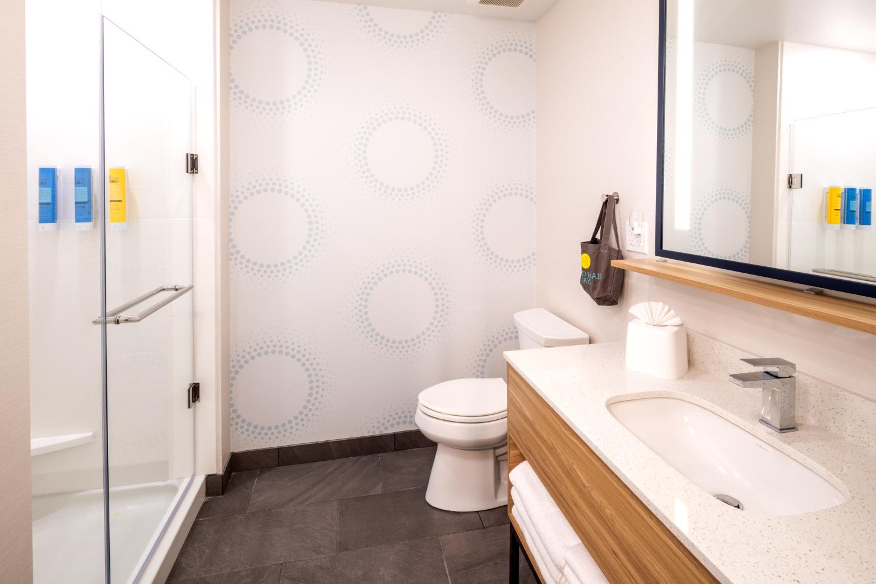 King Room with Walk-In Shower - Photo 8