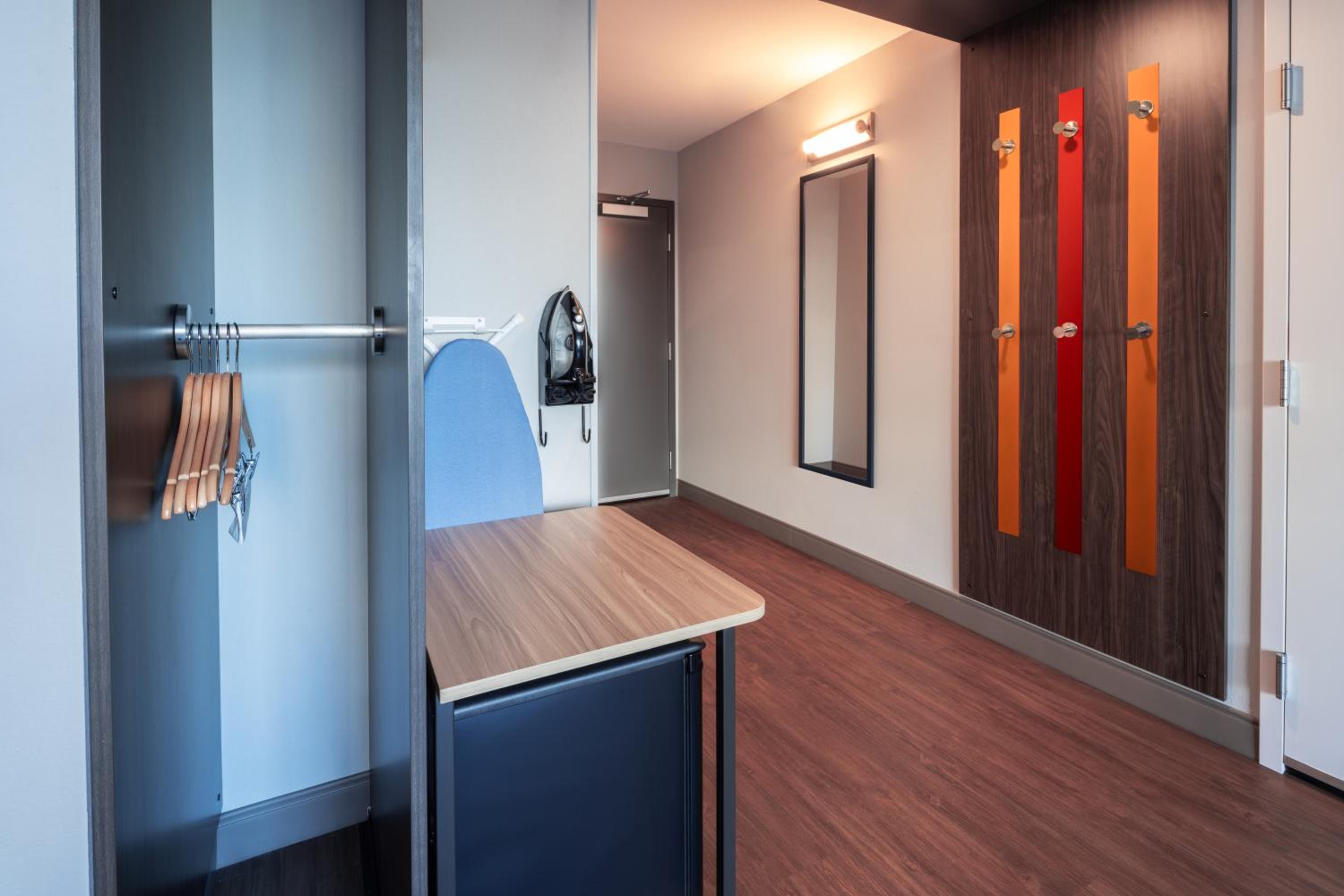 King Room with Walk-In Shower - Photo 9