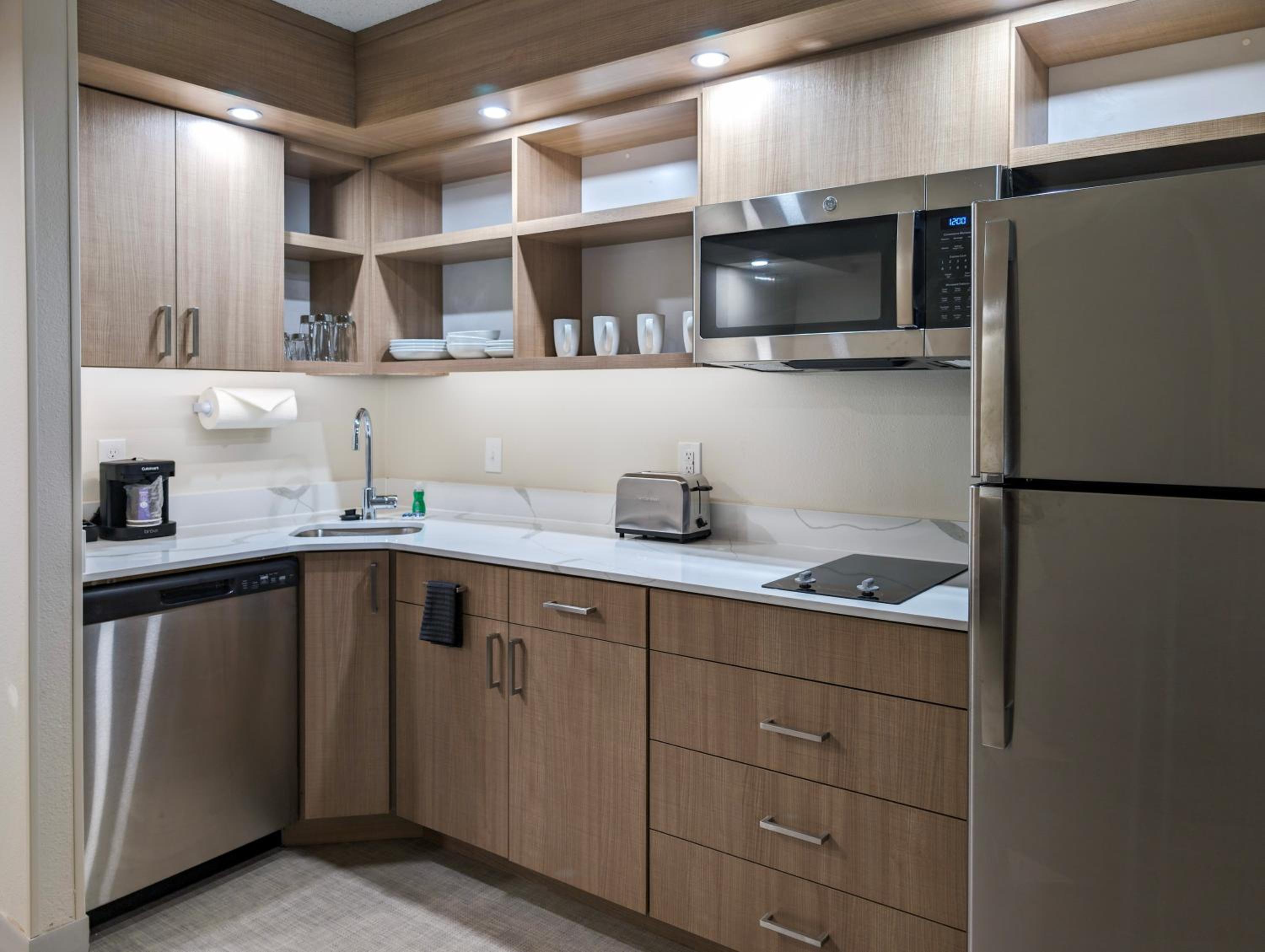 King Studio Suite with Kitchen - Photo 21