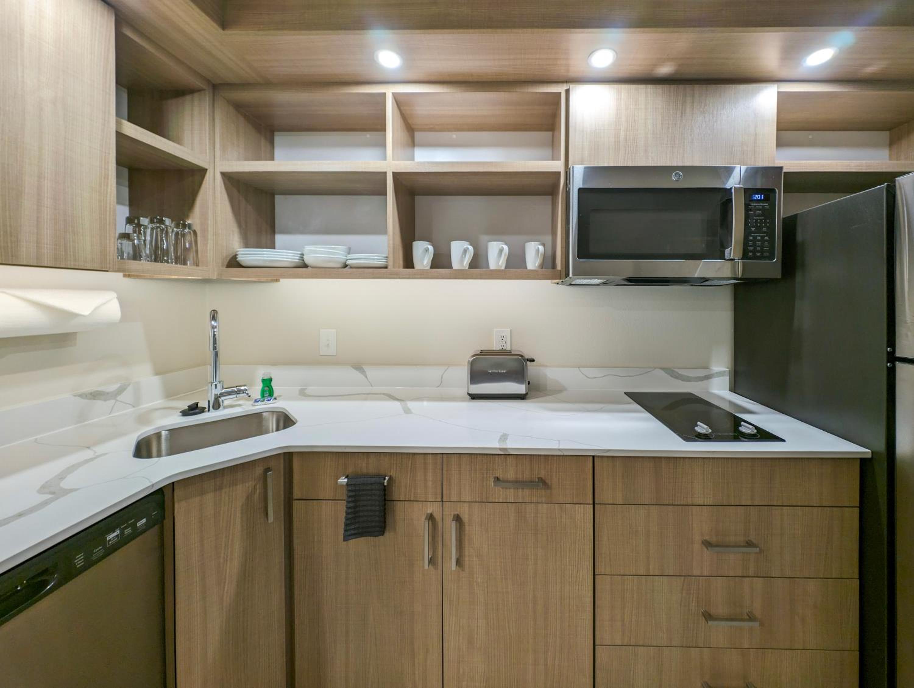 King Studio Suite with Kitchen - Photo 13