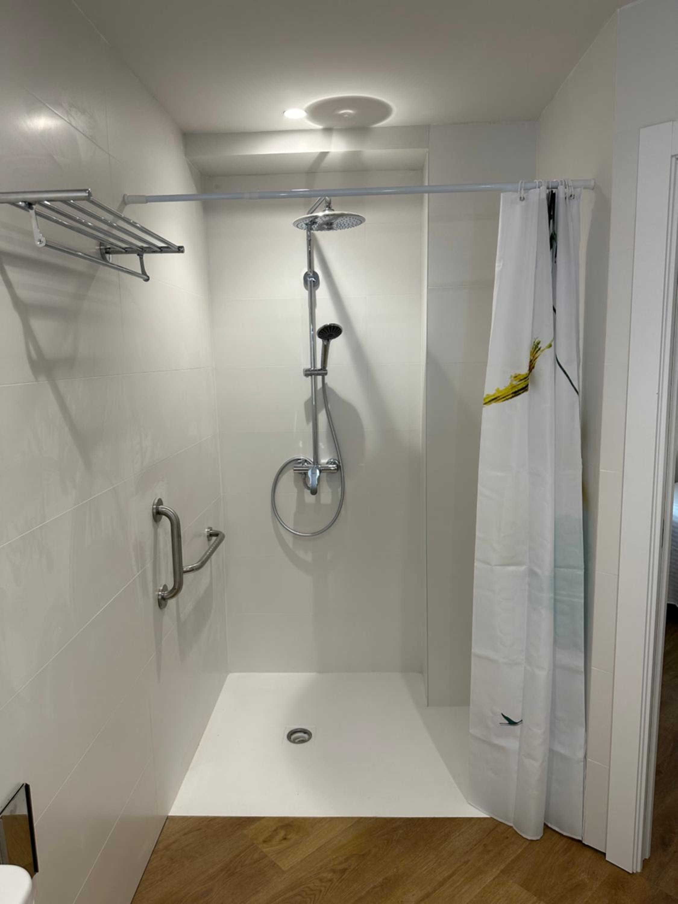 Suite - Photo 3