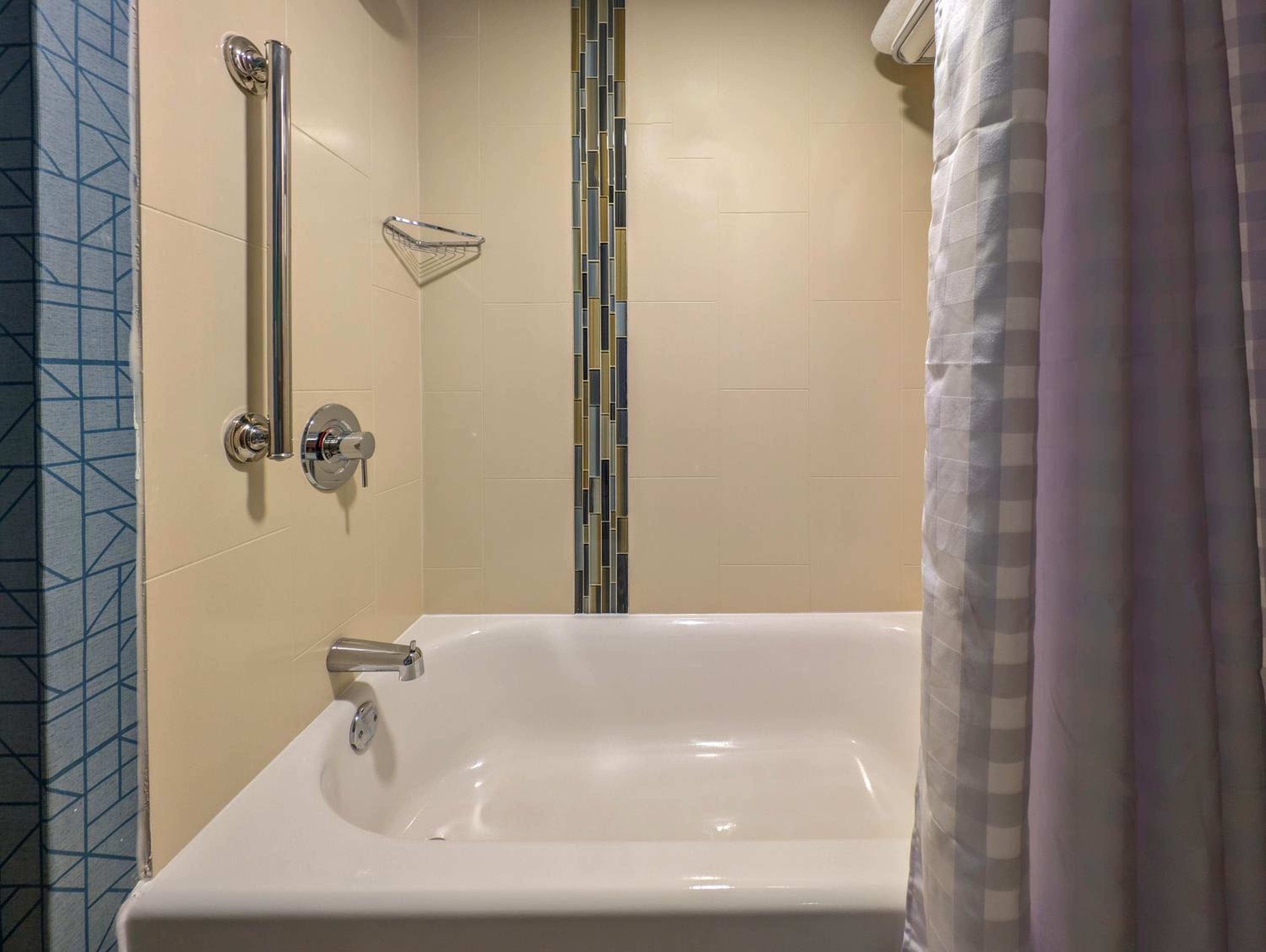 Queen Studio Suite - Photo 12