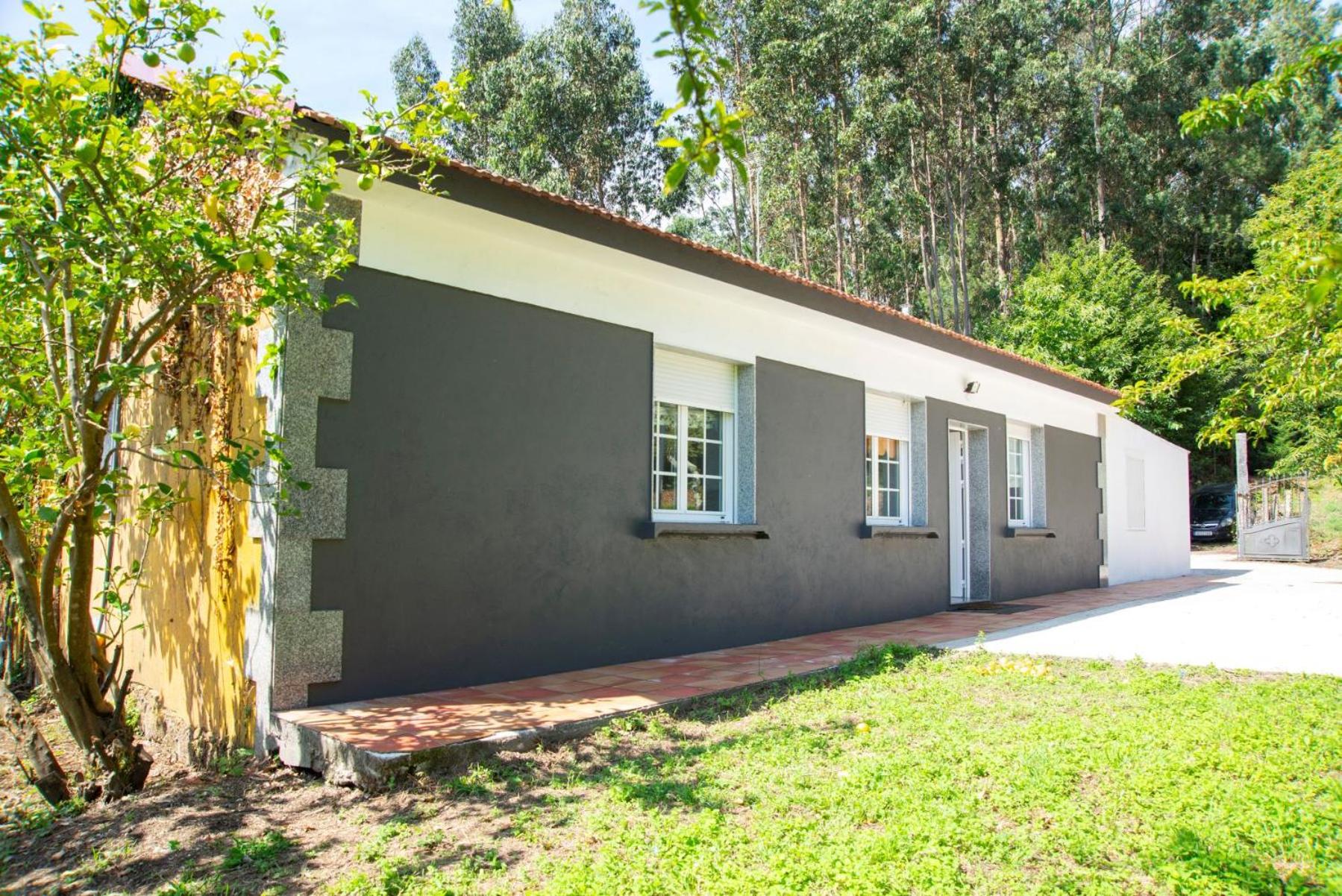 Three-Bedroom House photo 2