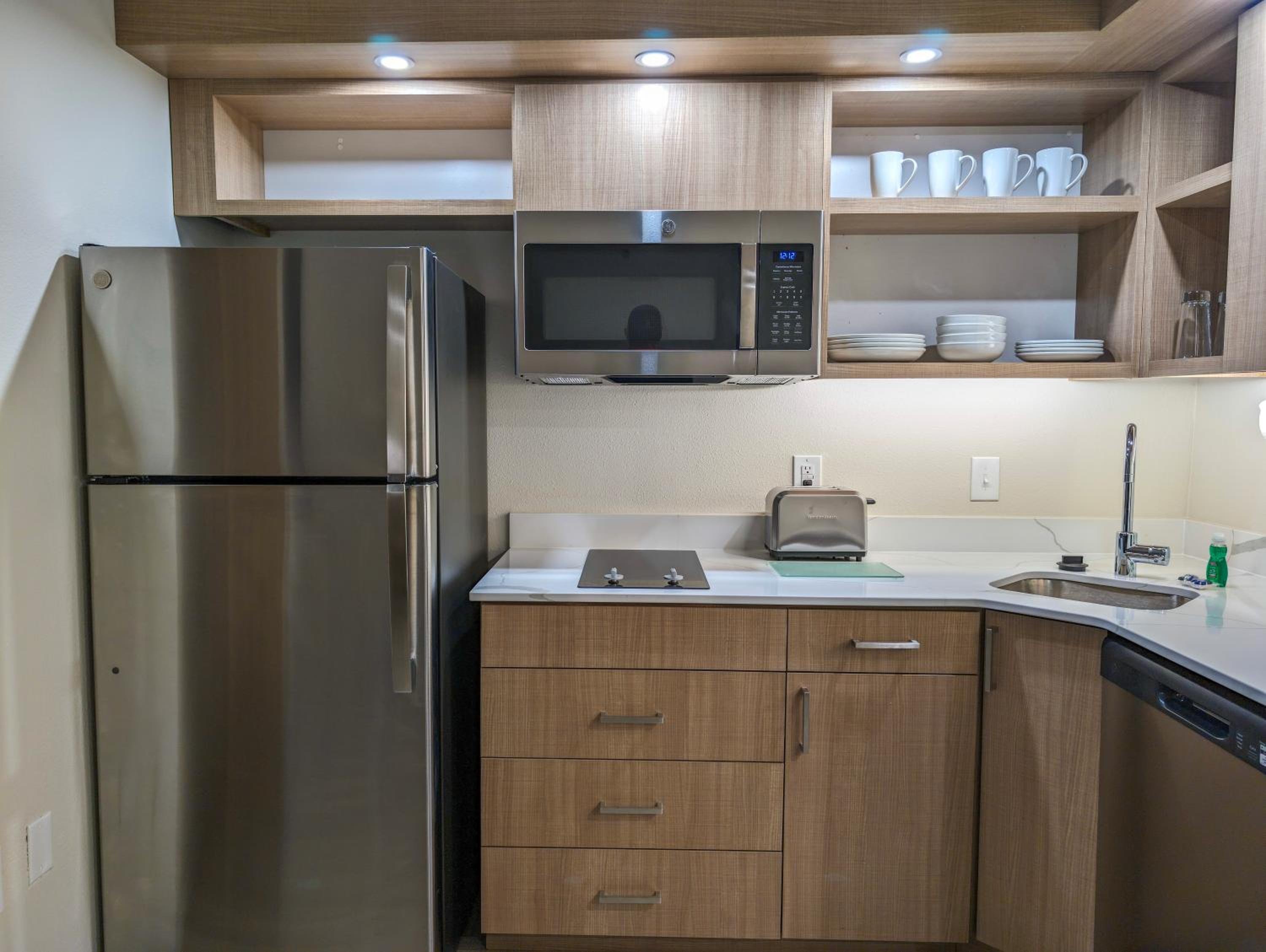 King Studio Suite with Kitchen - Photo 3