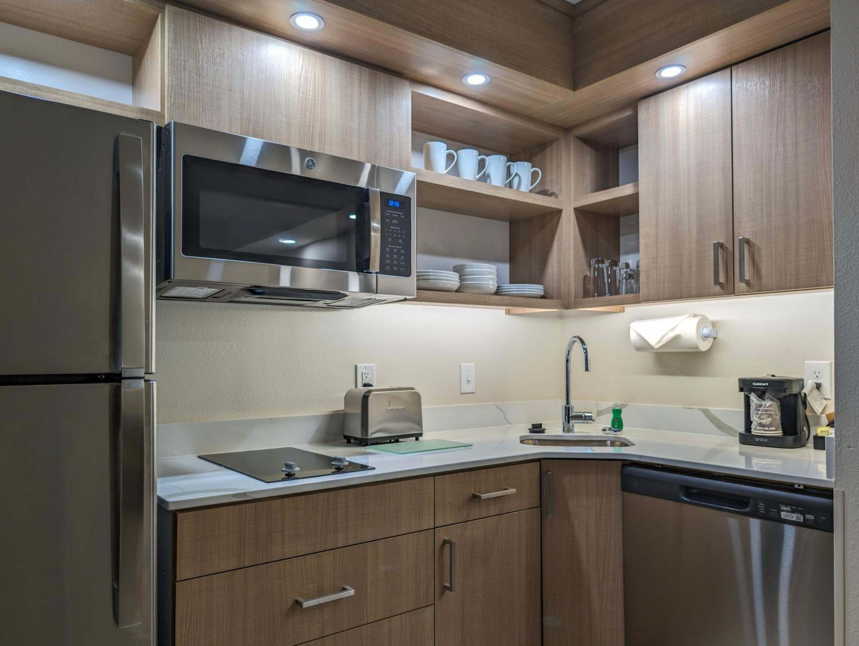 King Studio Suite with Kitchen - Photo 15