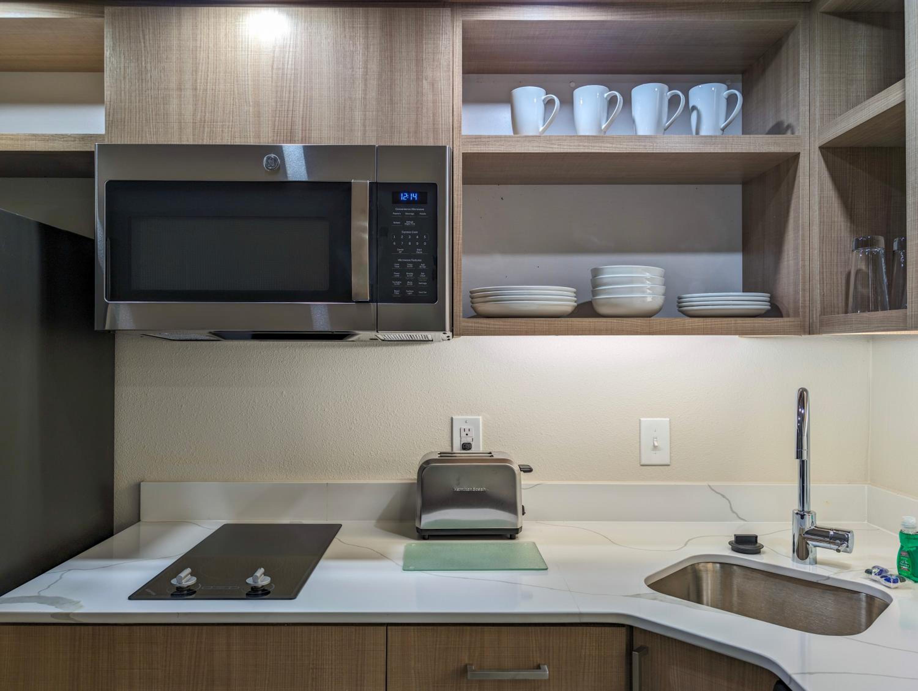 King Studio Suite with Kitchen - Photo 16
