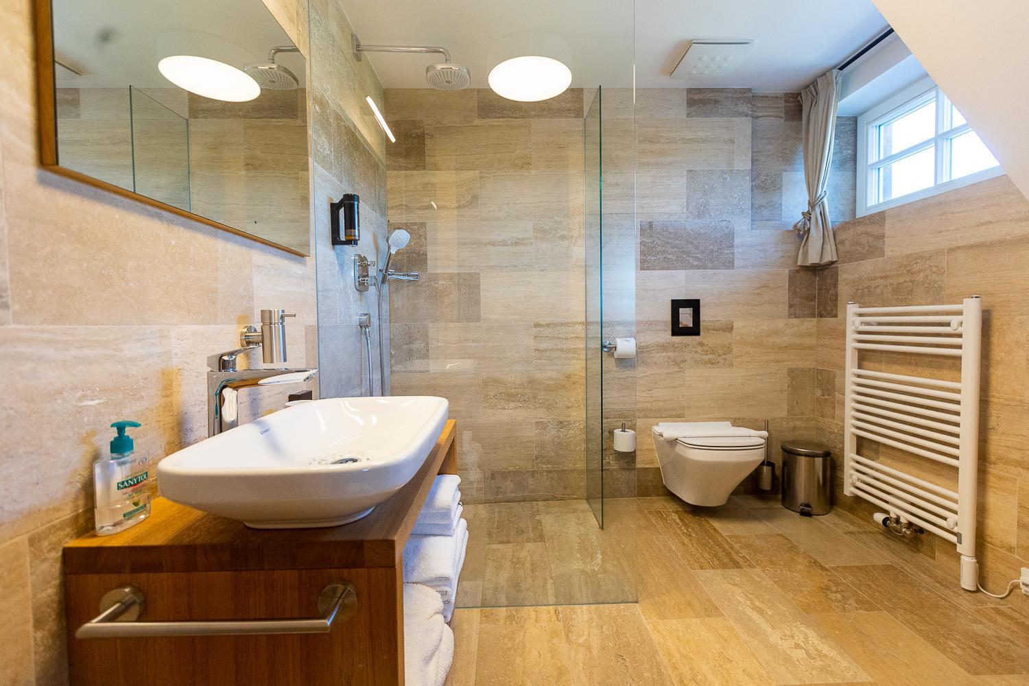 Premium Quadruple Room - Photo 2