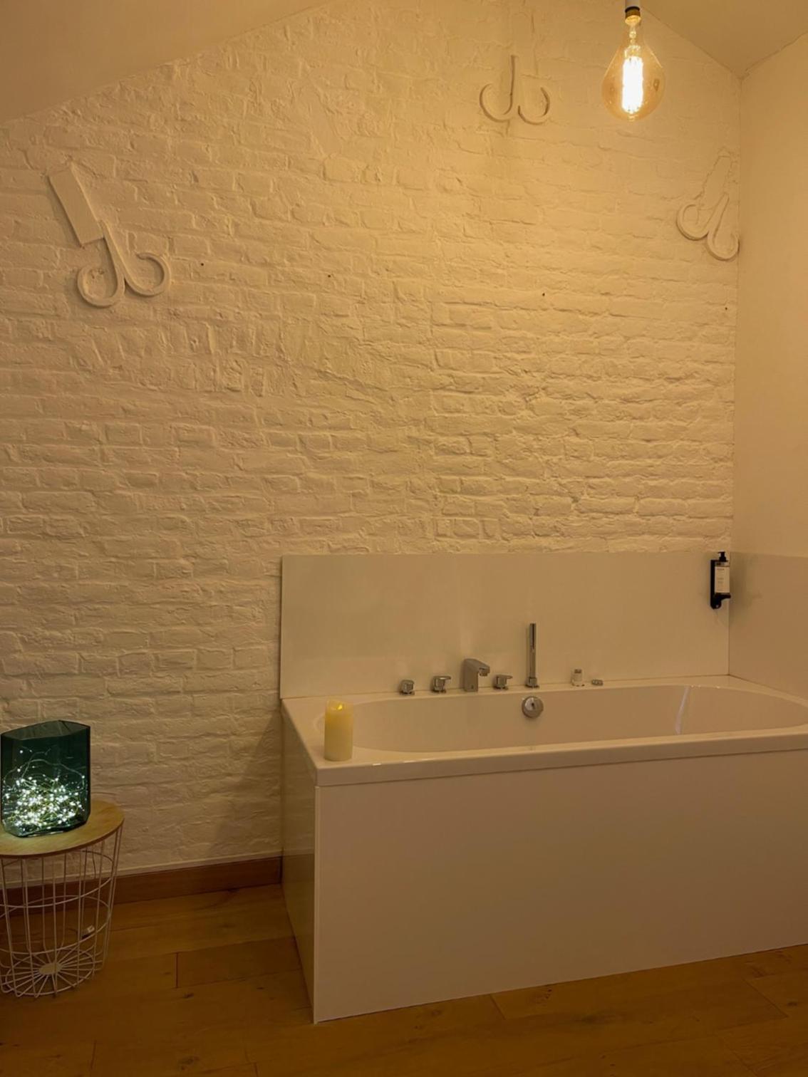 Deluxe King Suite - Photo 7