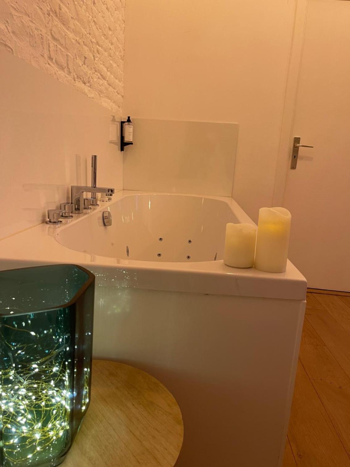 Deluxe King Suite - Photo 8