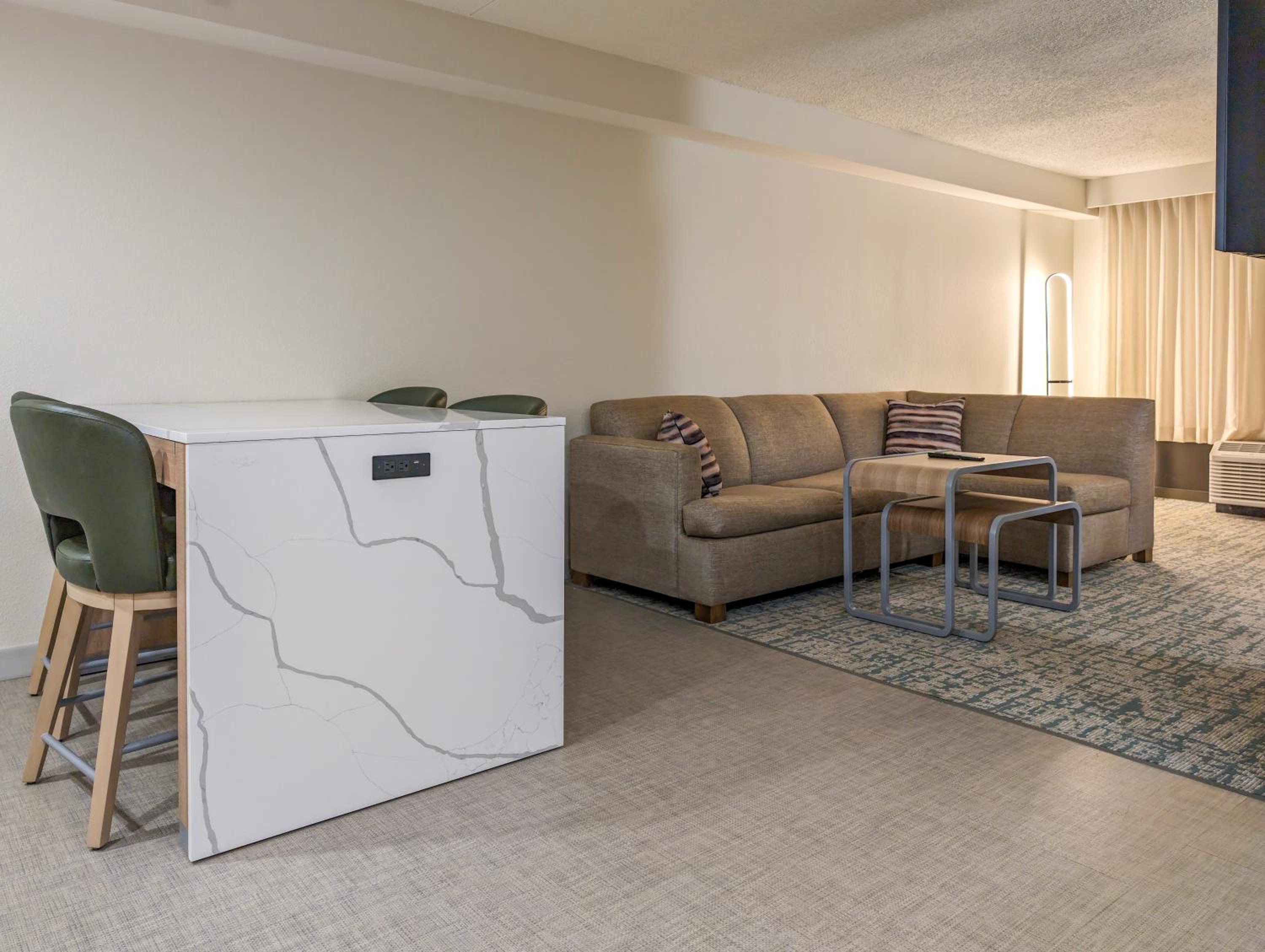 King Studio Suite with Kitchen - Photo 2