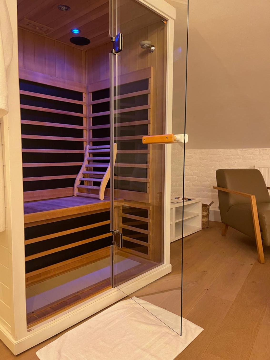 Deluxe King Suite - Photo 5