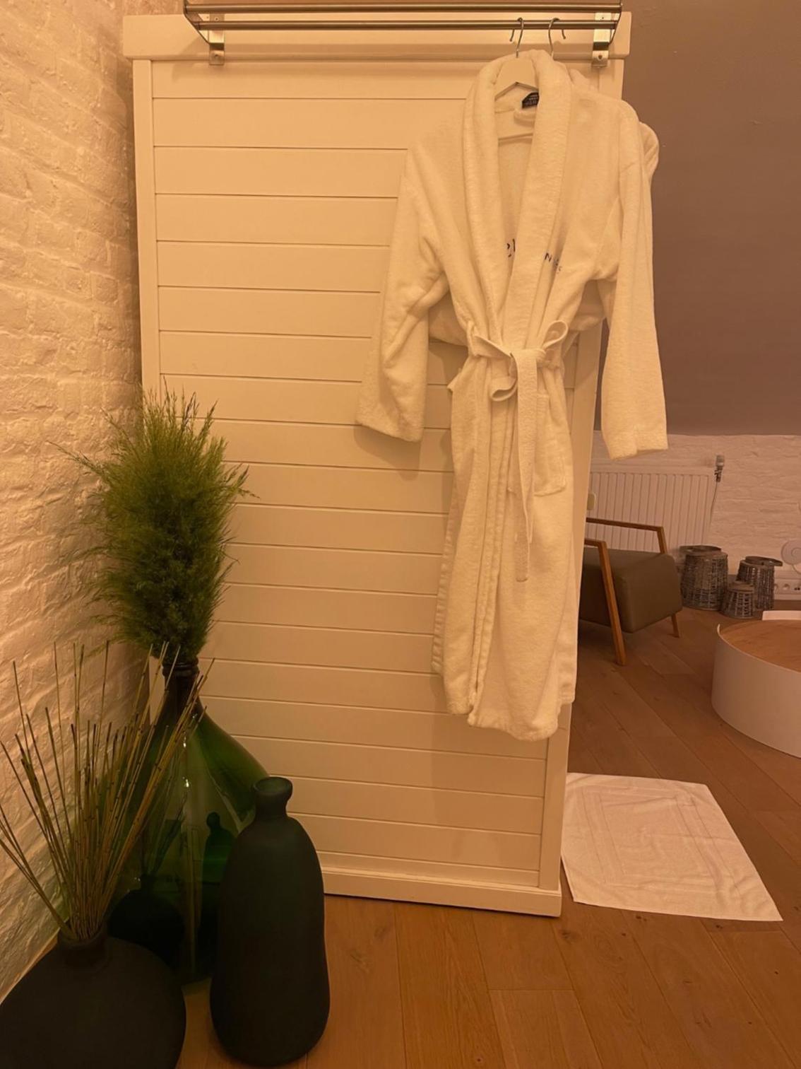 Deluxe King Suite - Photo 4