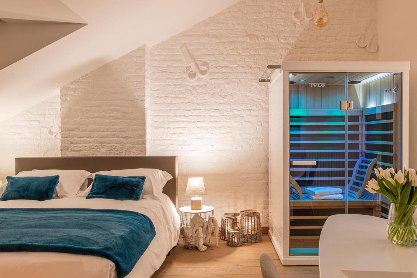 Deluxe King Suite - Photo 1