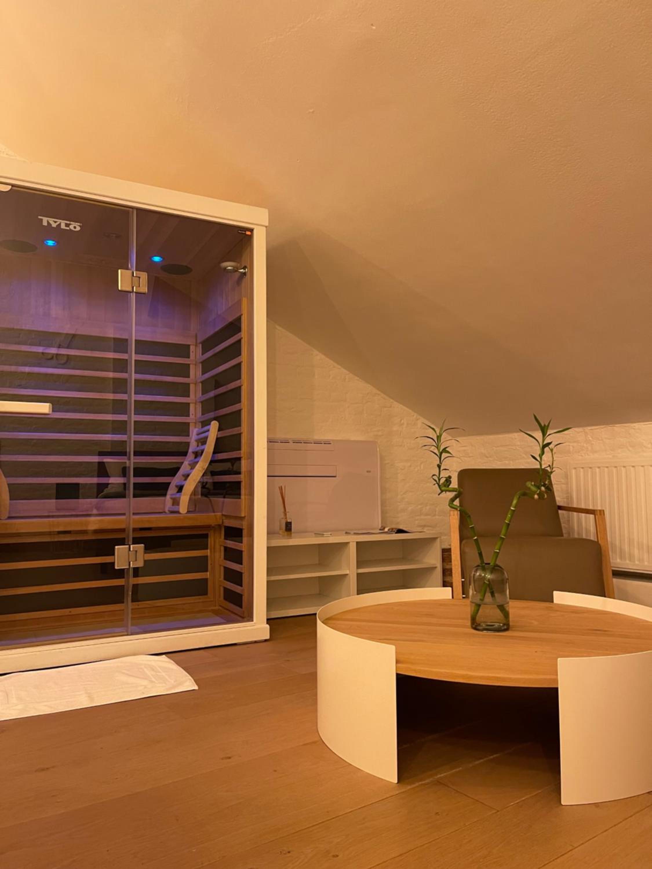 Deluxe King Suite - Photo 3
