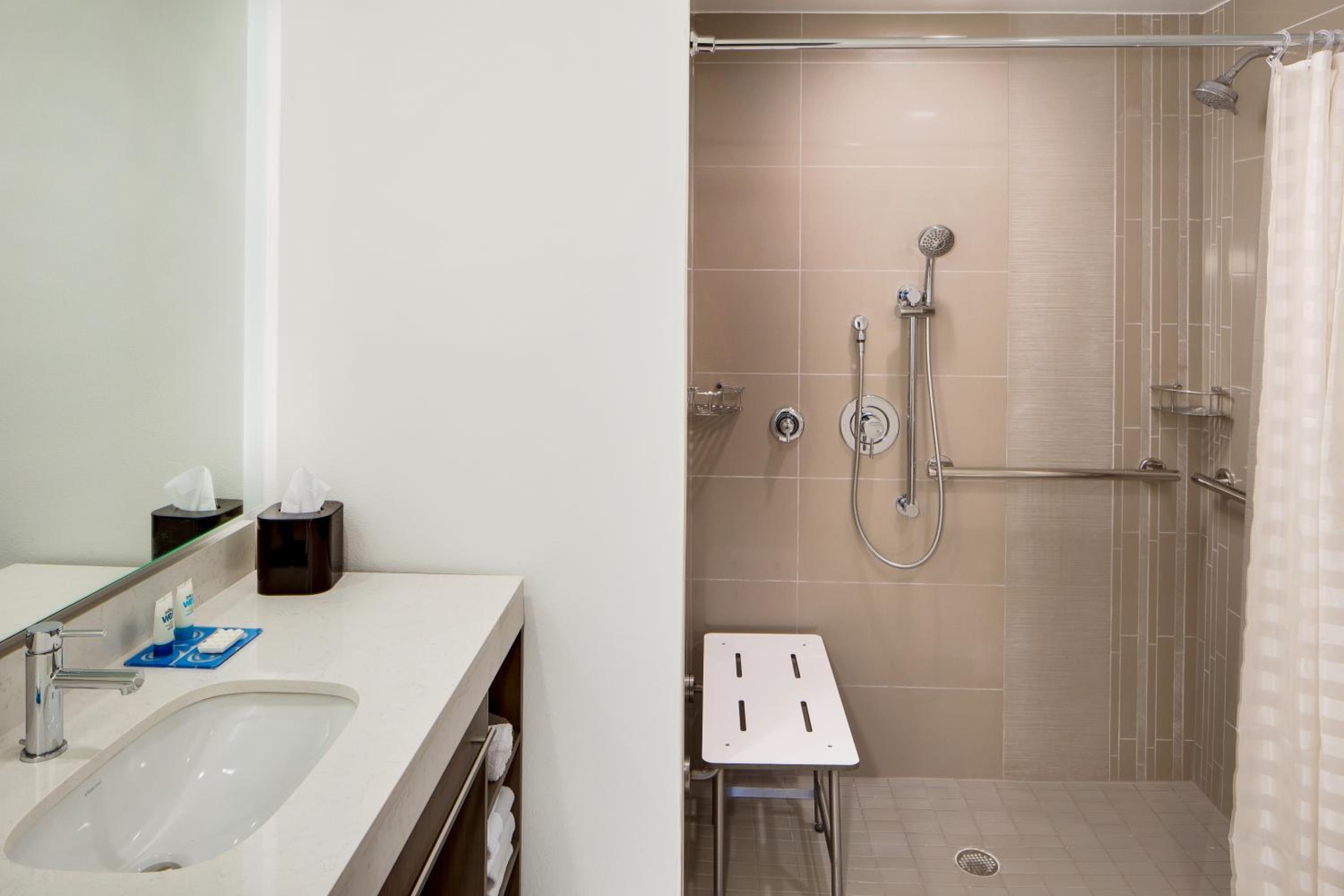 One-Bedroom Specialty Suite With Two Queen Beds, Kitchen And Accessible Tub