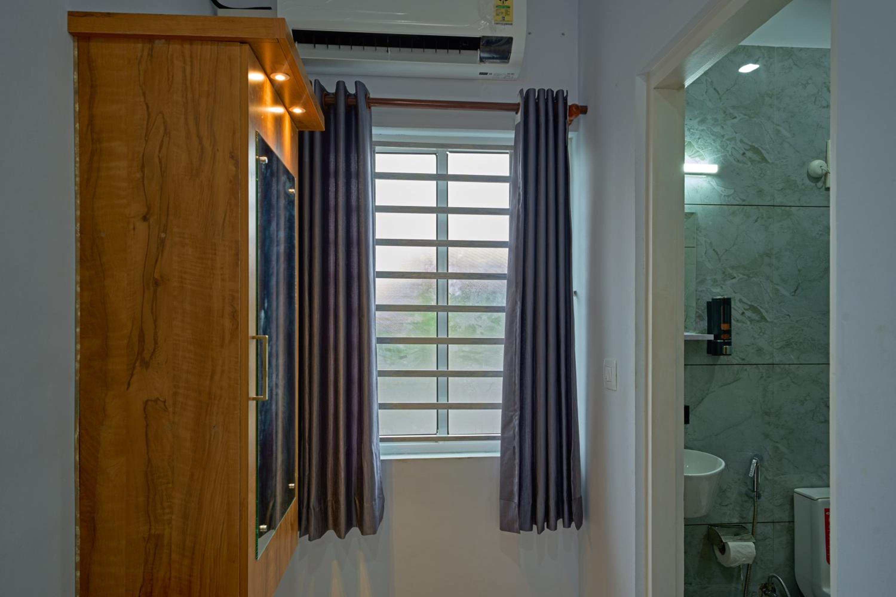 Bed in 6-Bed Female Dormitory Room photo 2