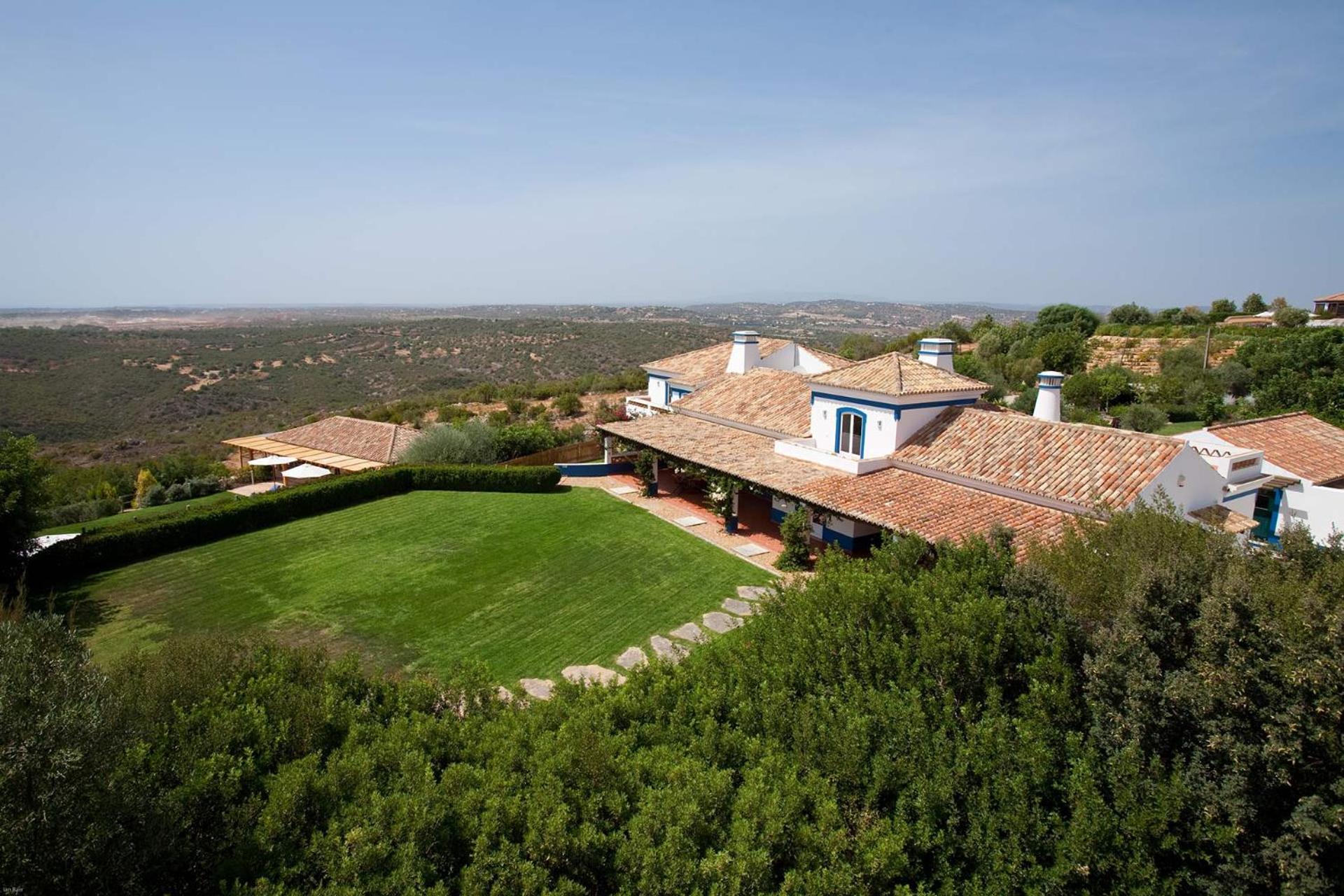 Four-Bedroom Villa photo 2