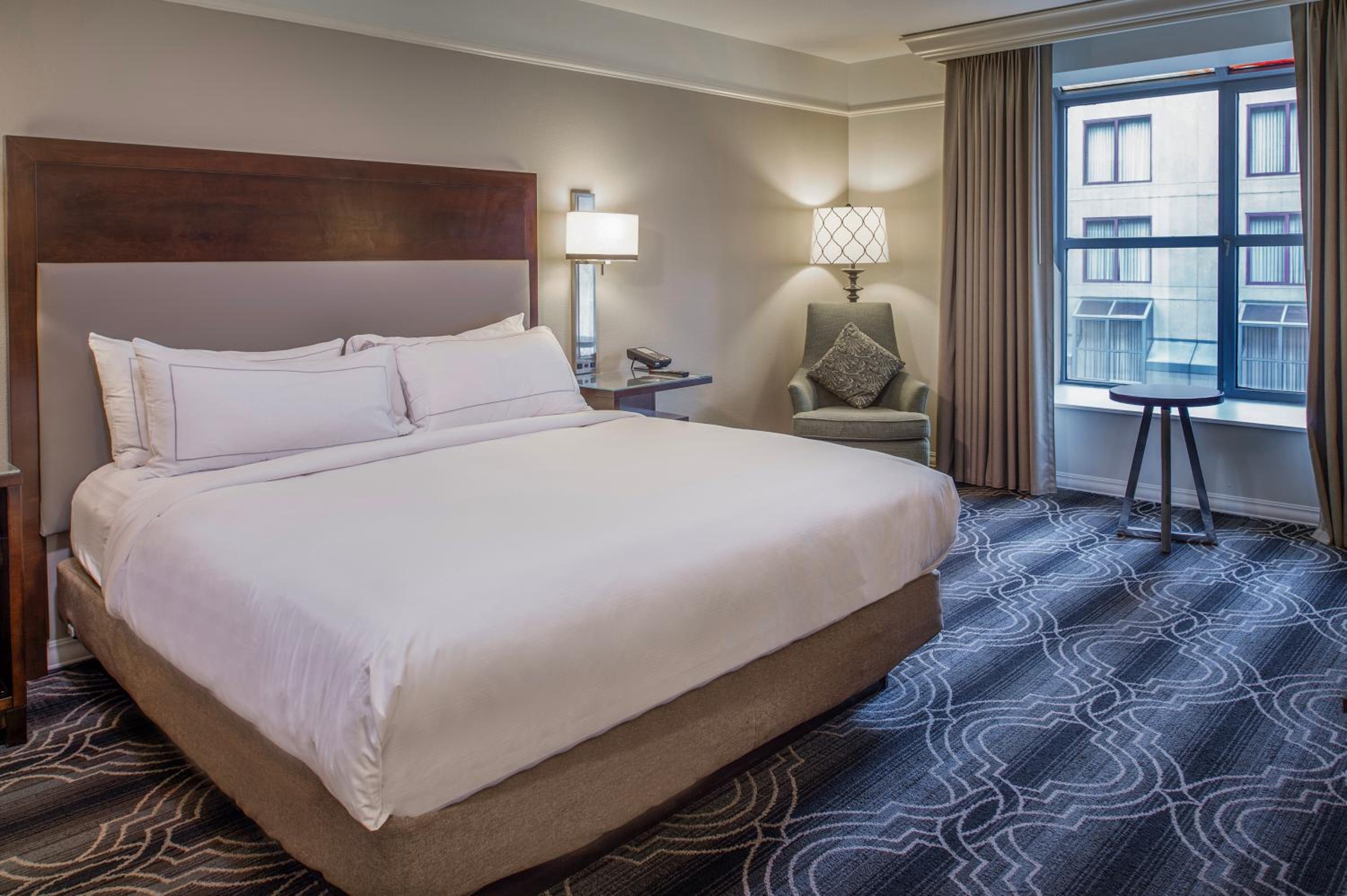 Deluxe King Room with Garden View - Photo 7