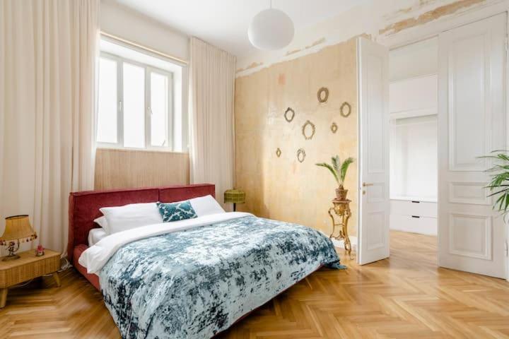 Standard King Room photo 3
