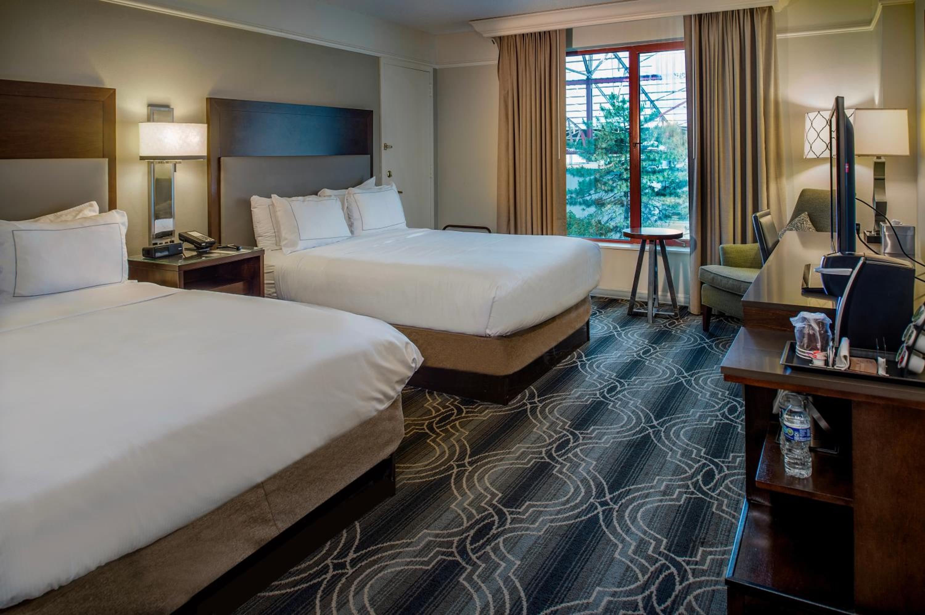 Deluxe Queen Room with Two Queen Beds and Garden View - Photo 6