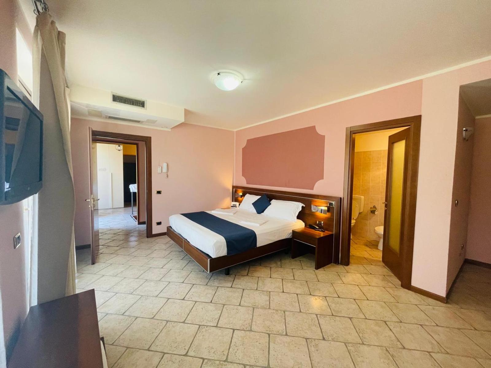 Junior Suite with Lake View - Photo 8