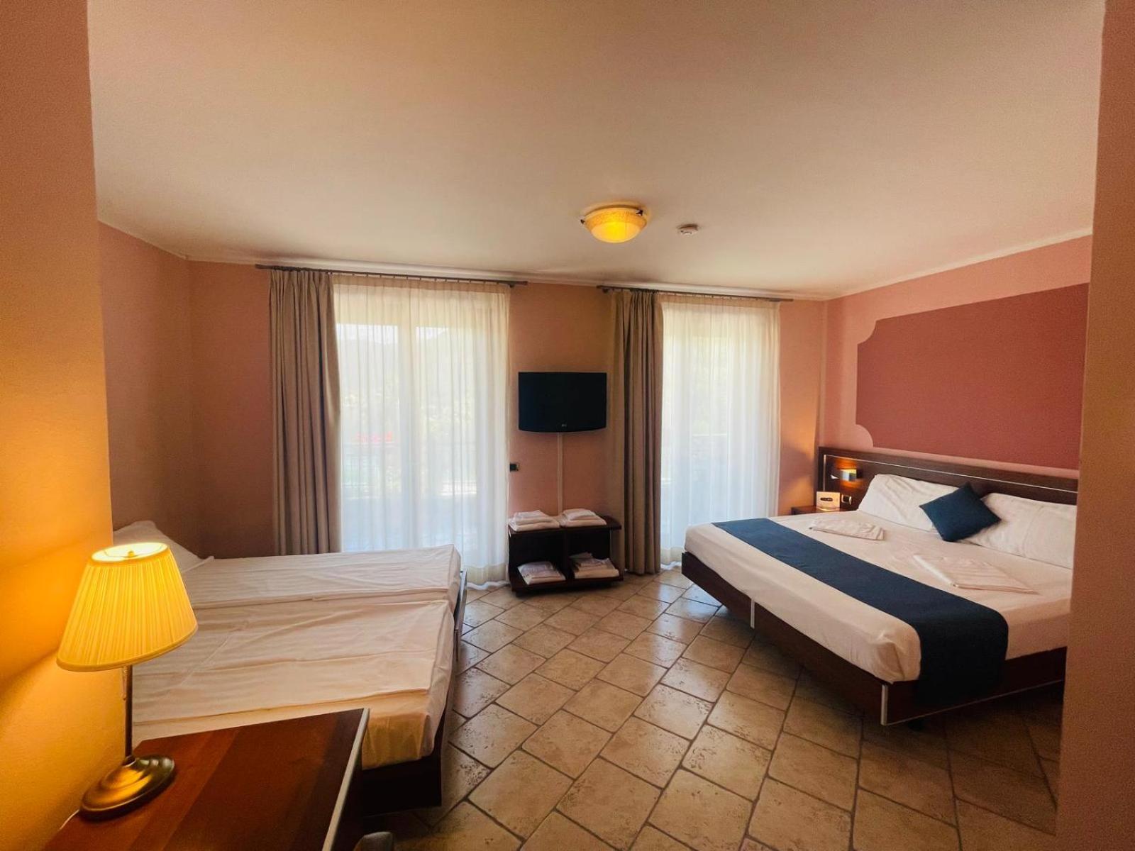 Superior Quadruple Room with Lake View photo 2