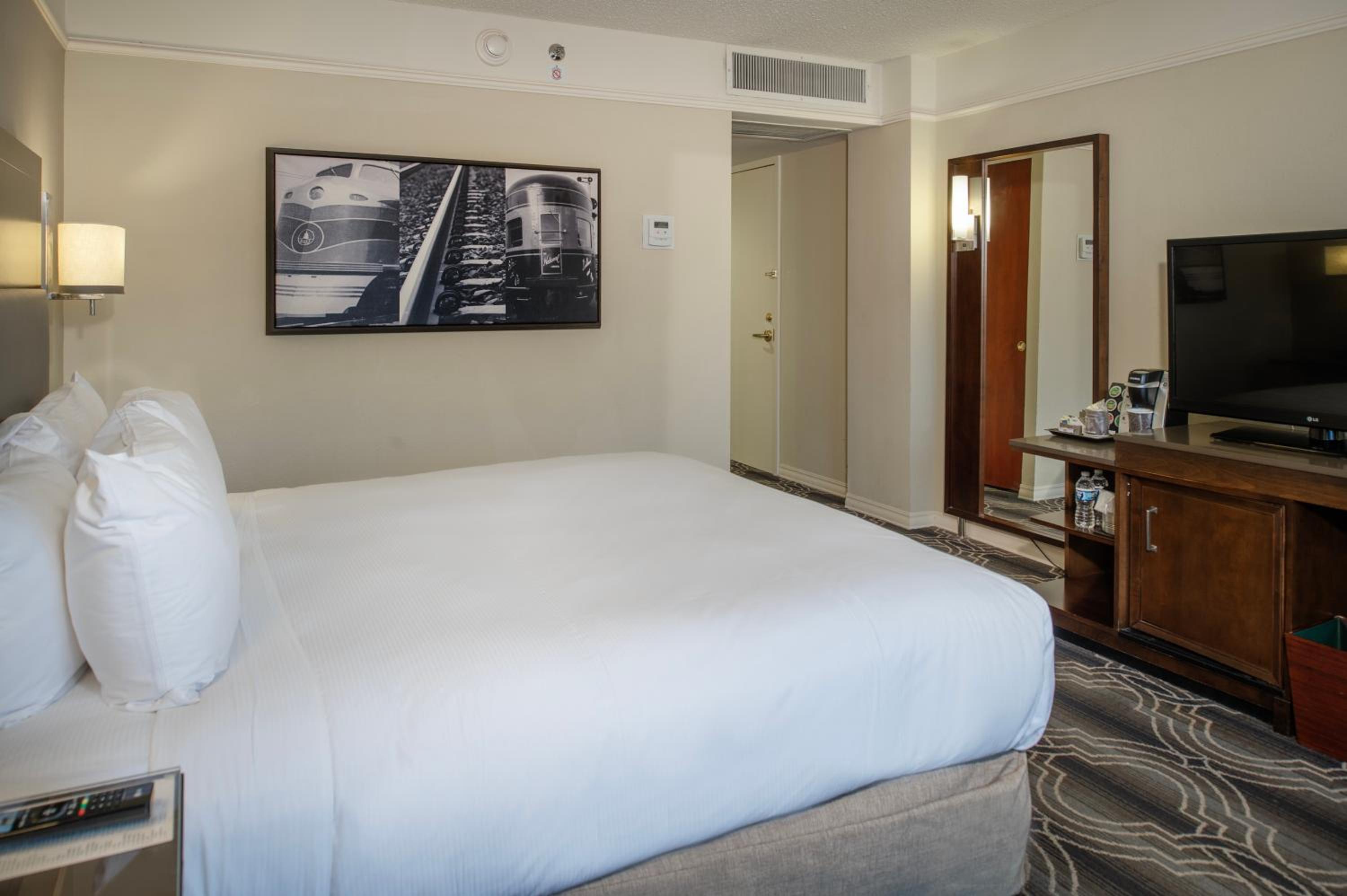 Deluxe King Room - Photo 4