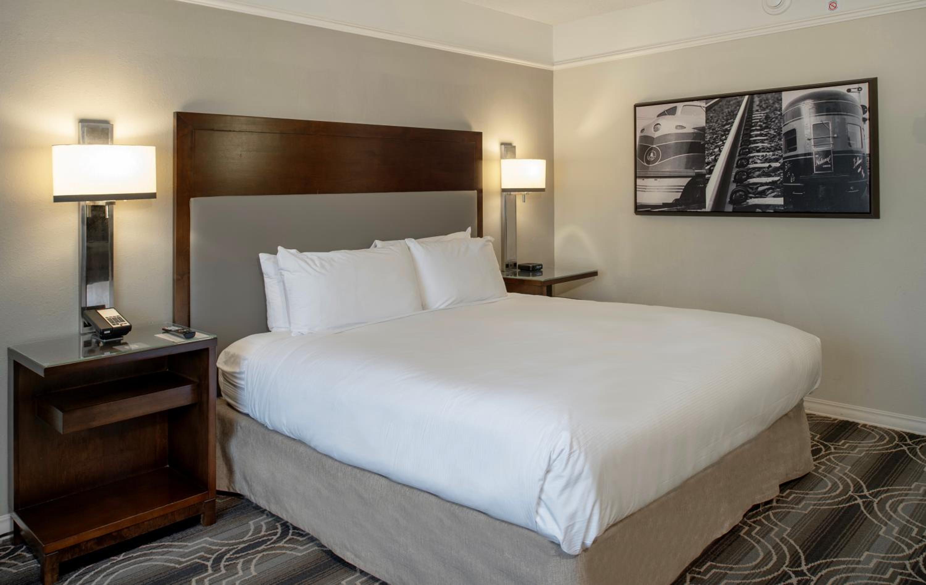 Deluxe King Room at St. Louis Union Station Hotel, Curio Collection by Hilton in Saint Louis