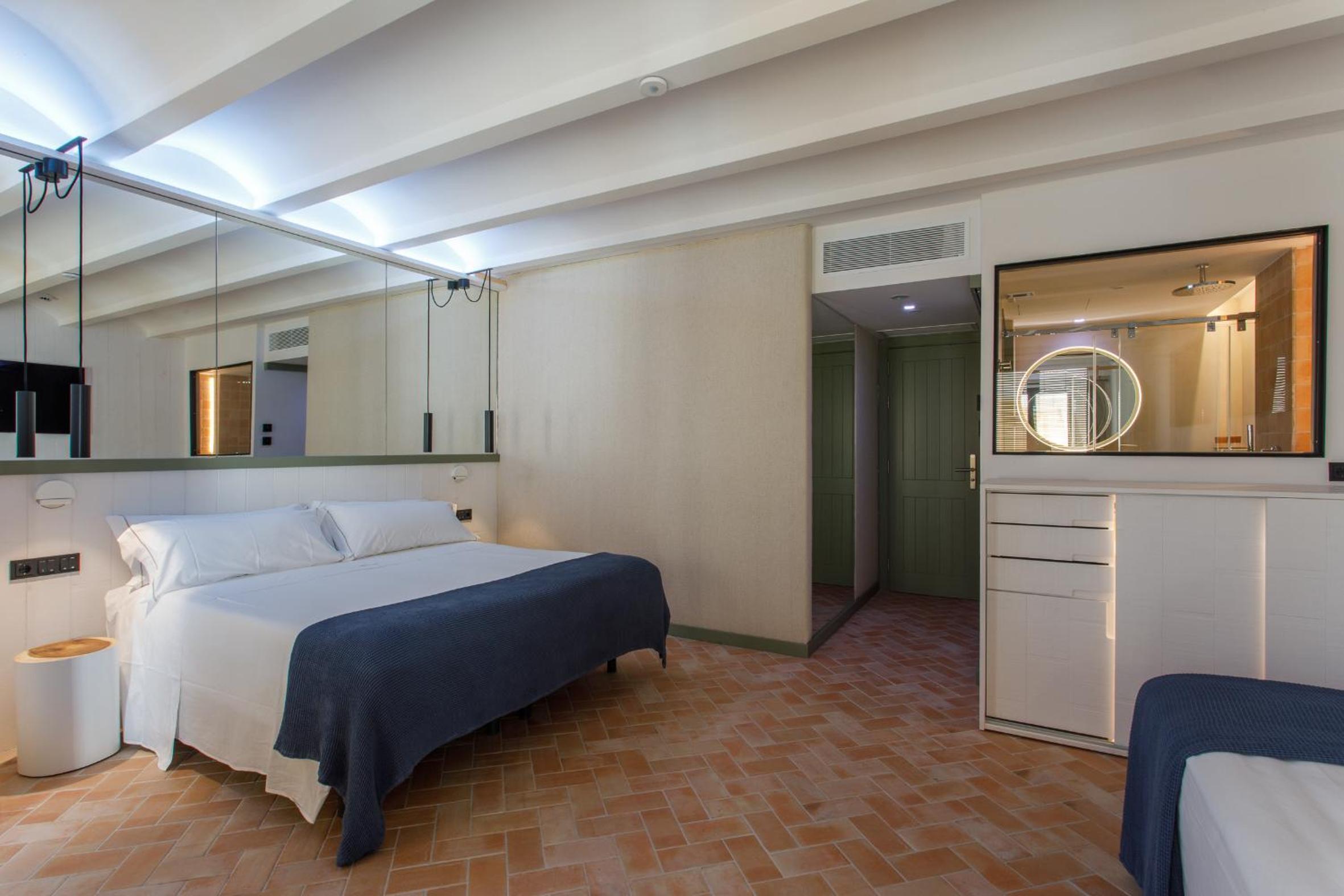 Superior Quadruple Room - Photo 3