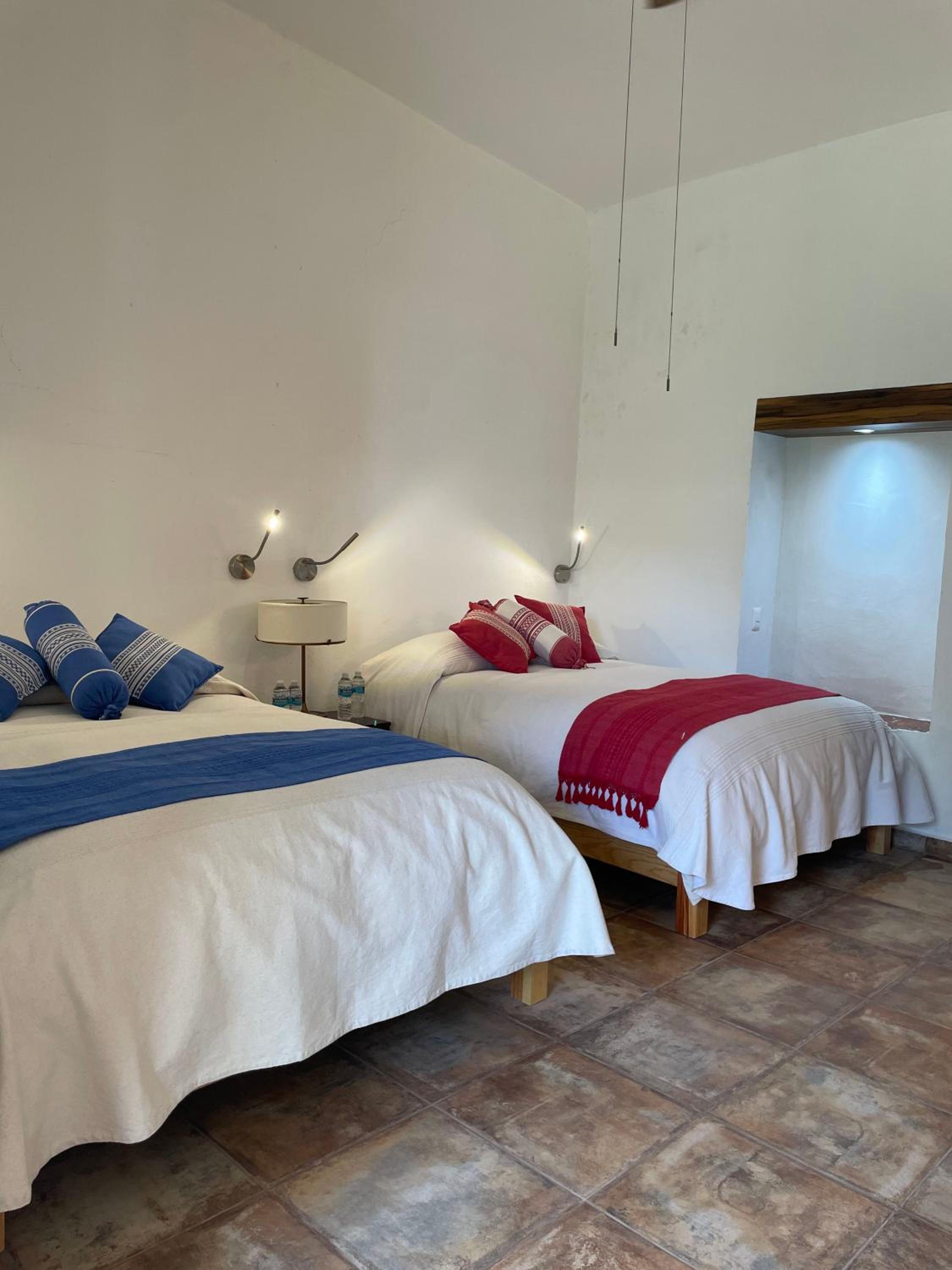 Standard Queen Room with Two Queen Beds - Photo 6
