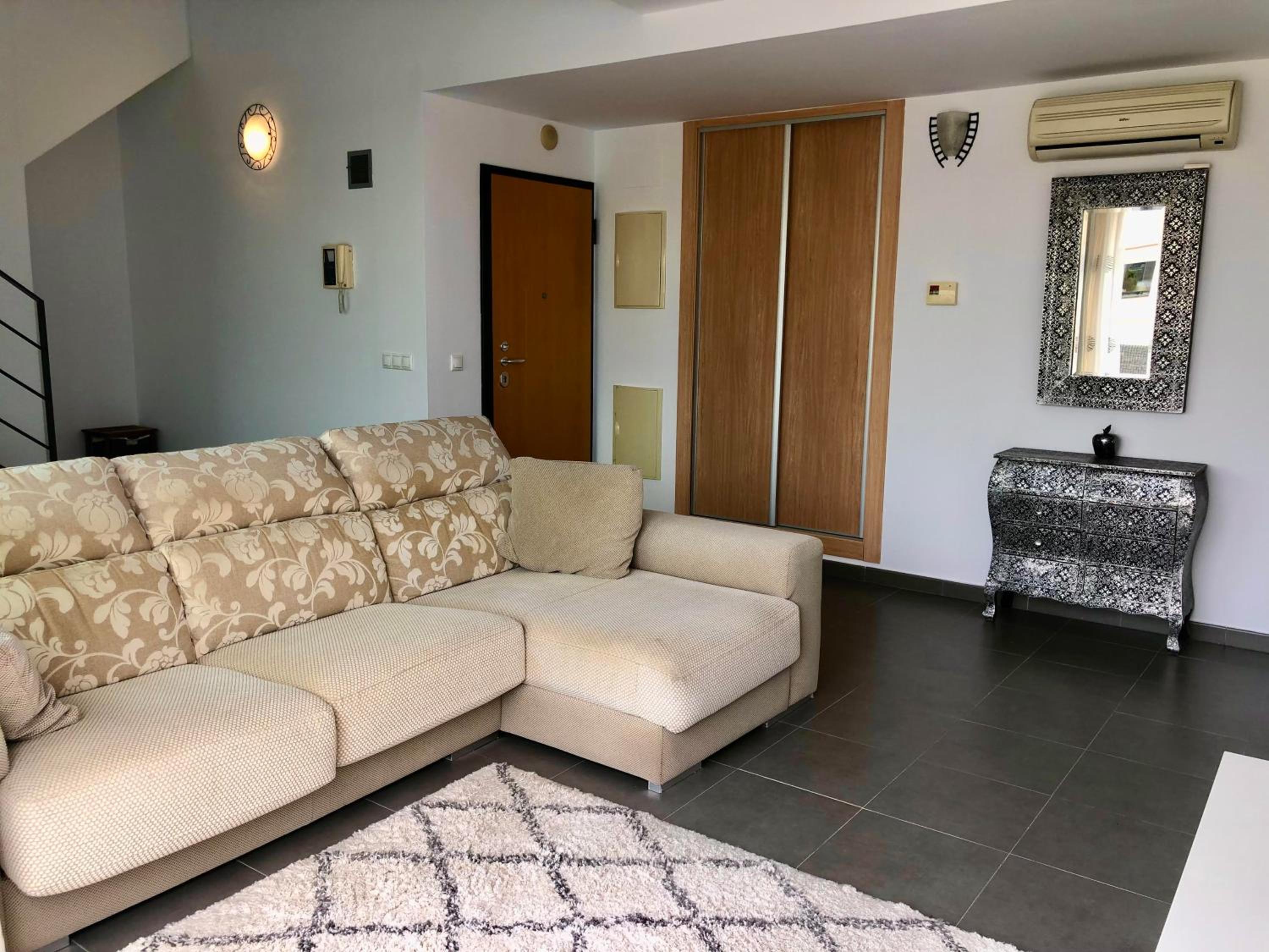 Family Two-Bedroom Apartment With View photo 2