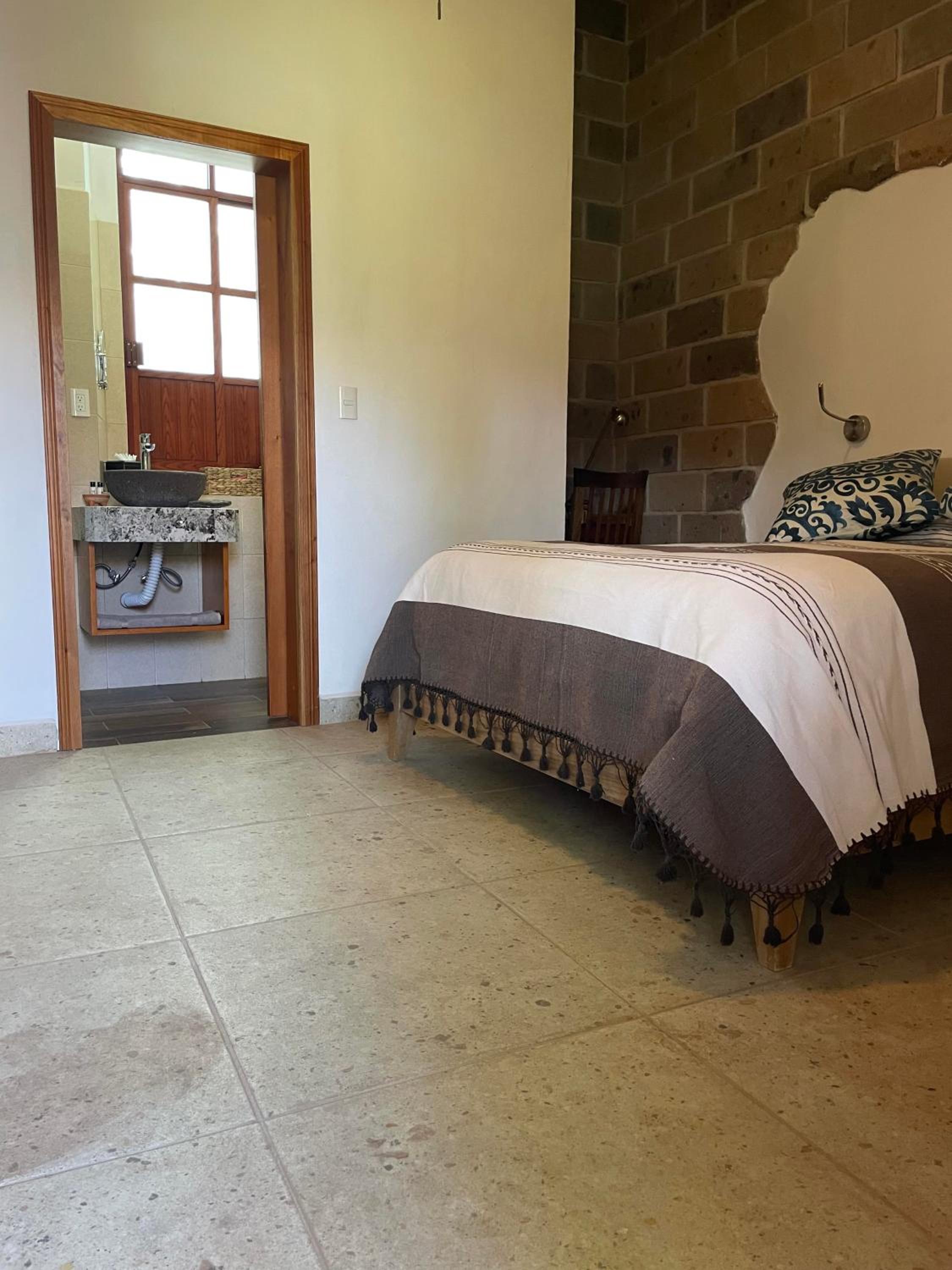 Standard Double Room - Photo 4