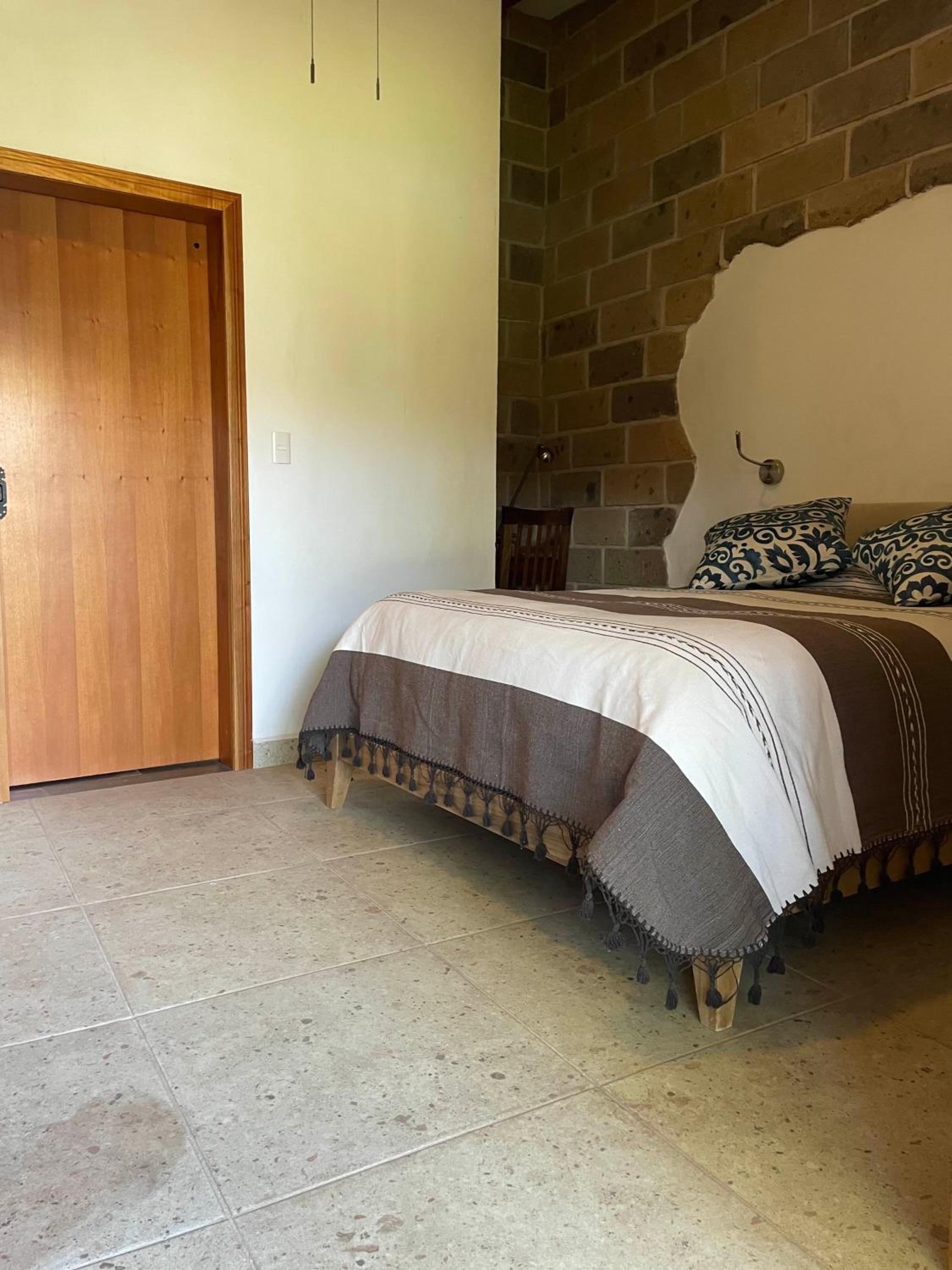 Standard Double Room - Photo 7