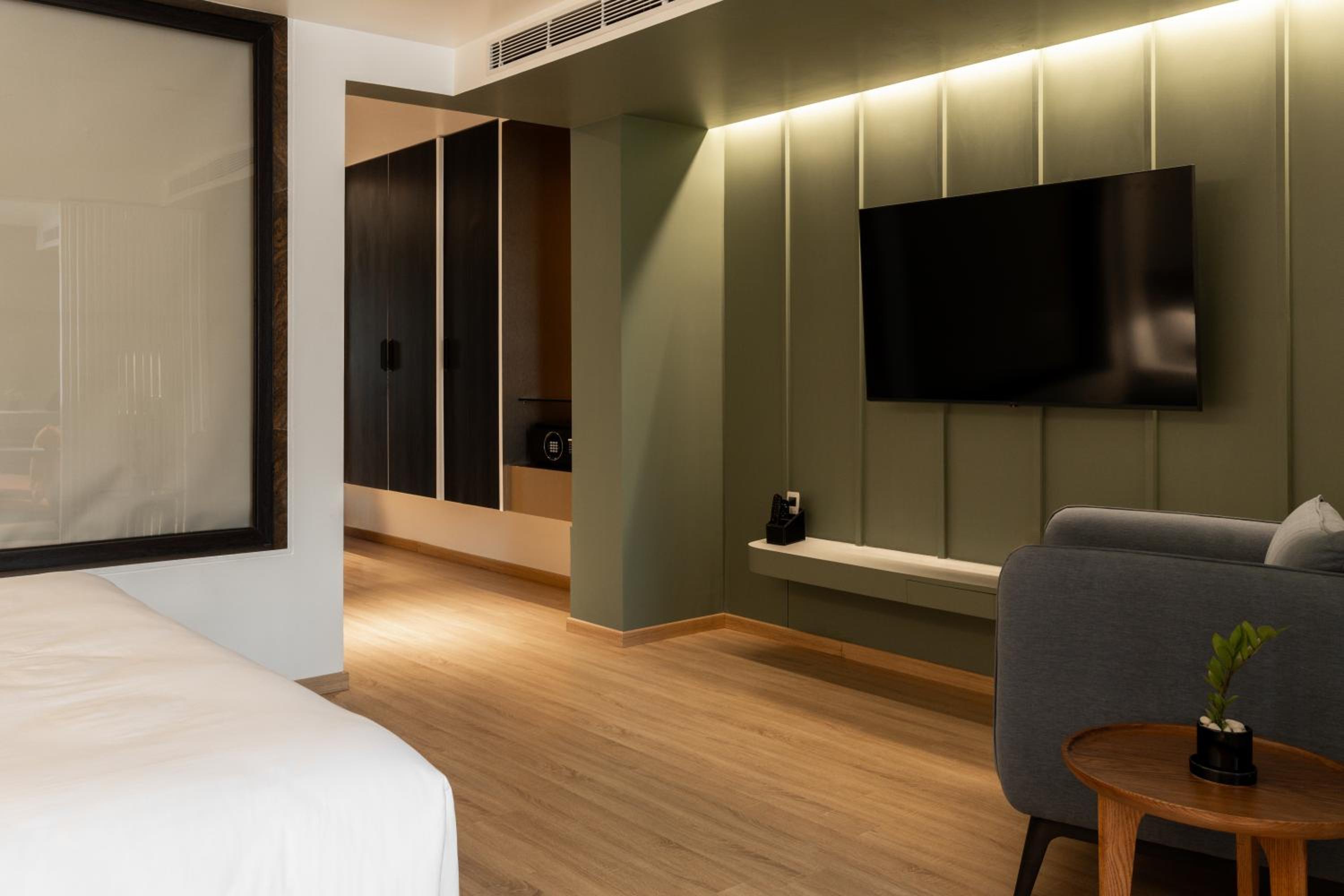 Double Room with Spa Bath photo 3