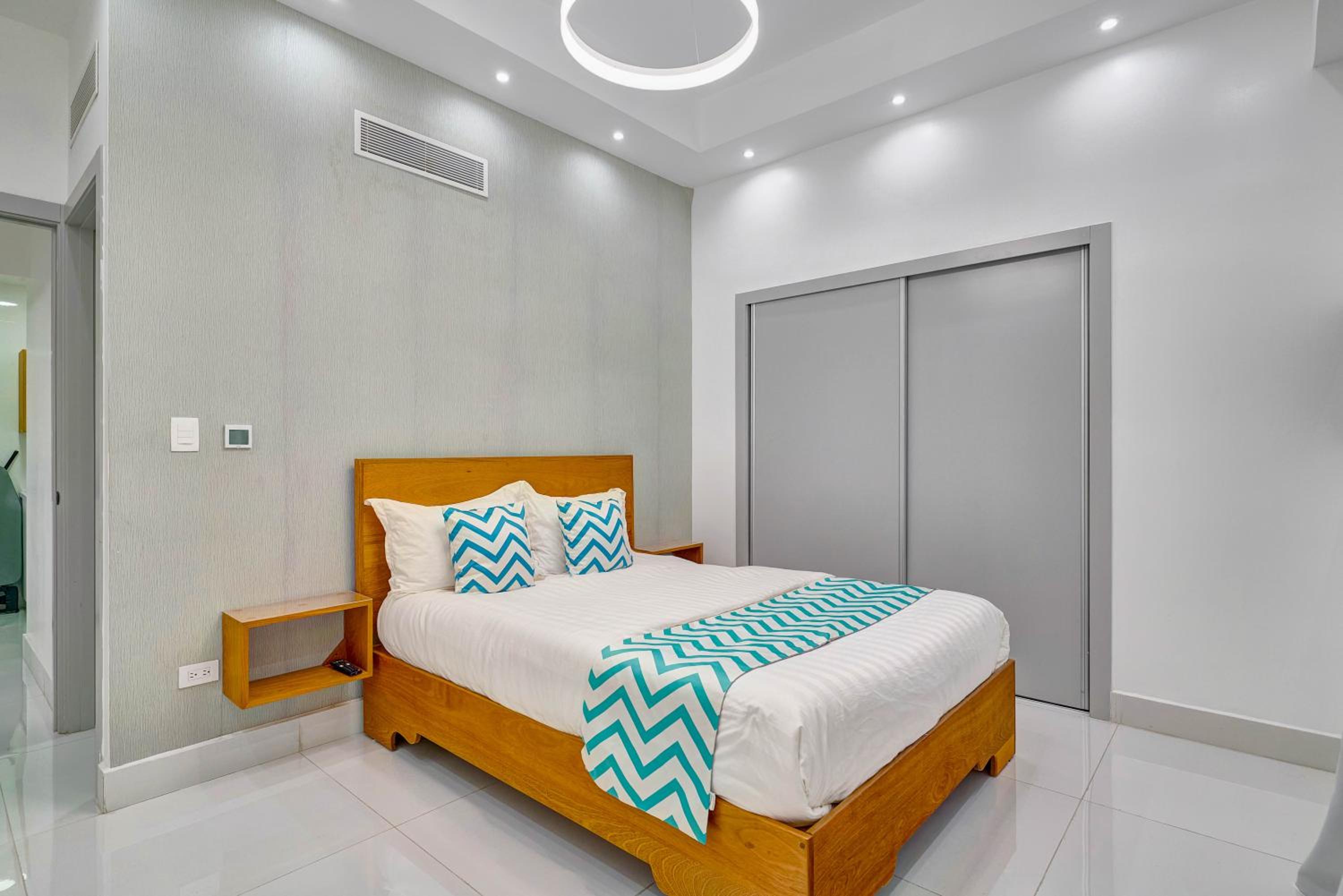 One-Bedroom Apartment - Photo 14