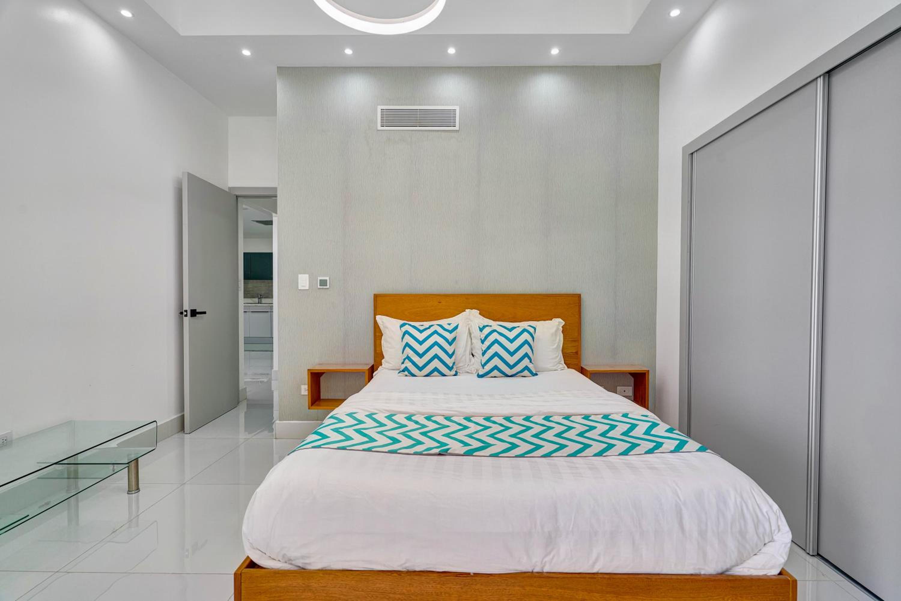 One-Bedroom Apartment - Photo 17