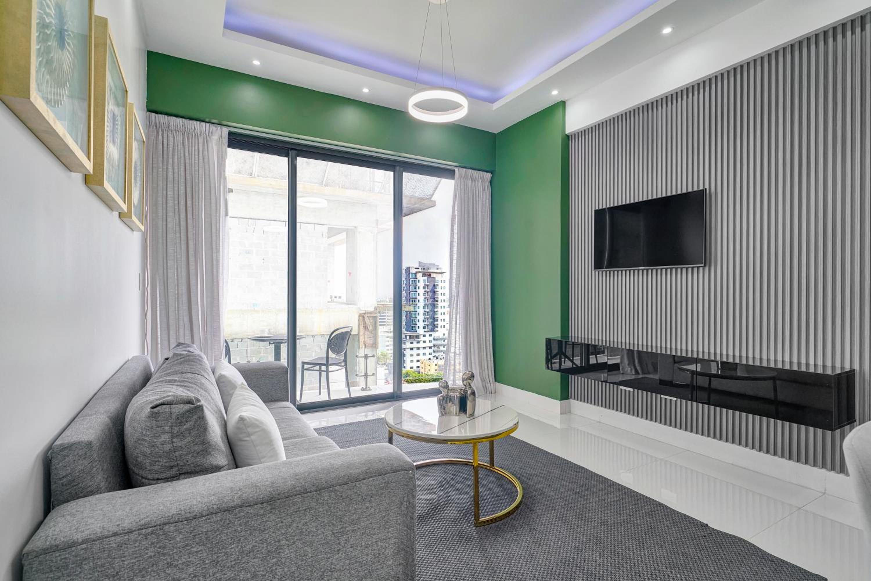 One-Bedroom Apartment - Photo 2