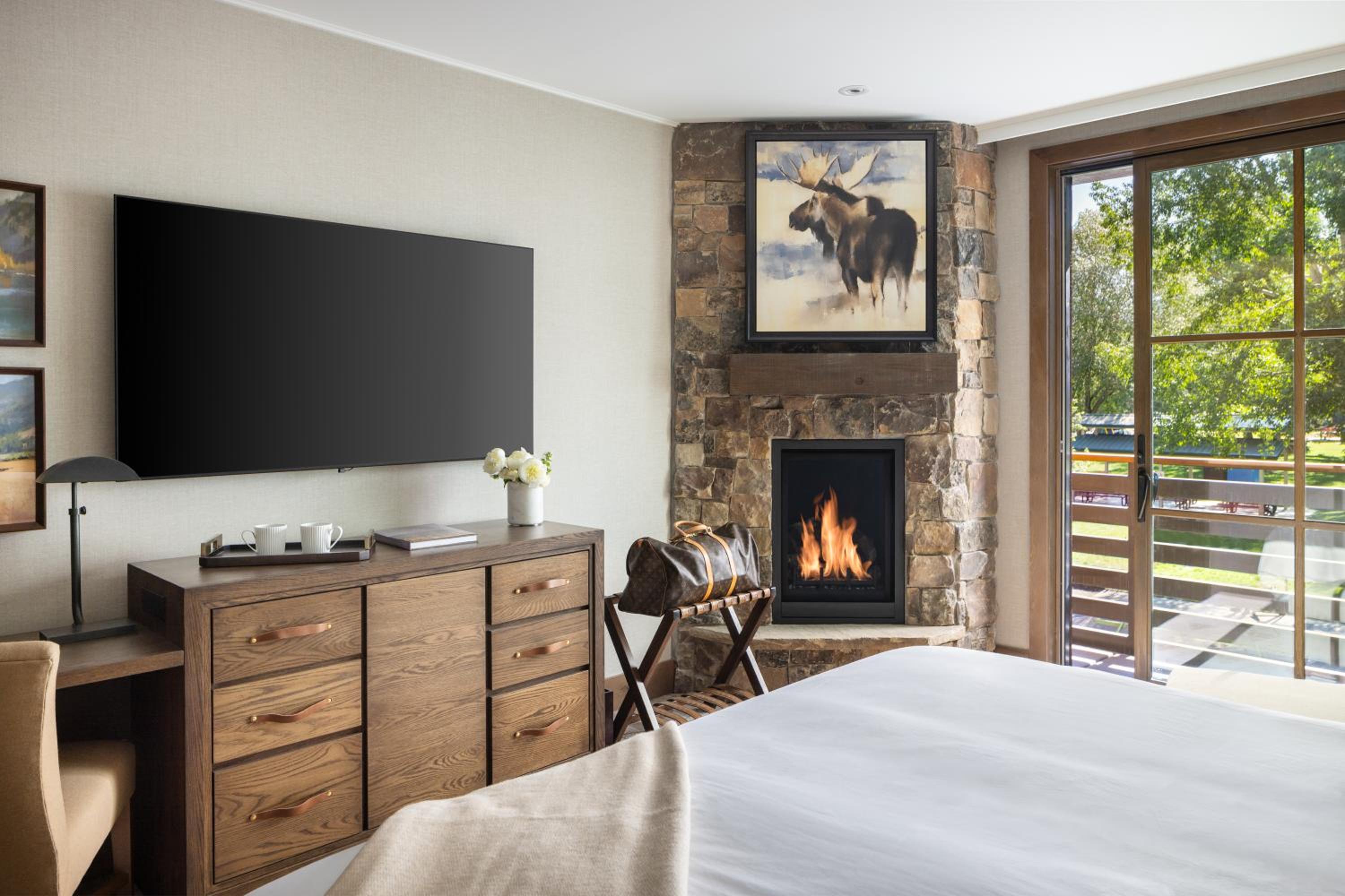 King Room with Balcony - Photo 6