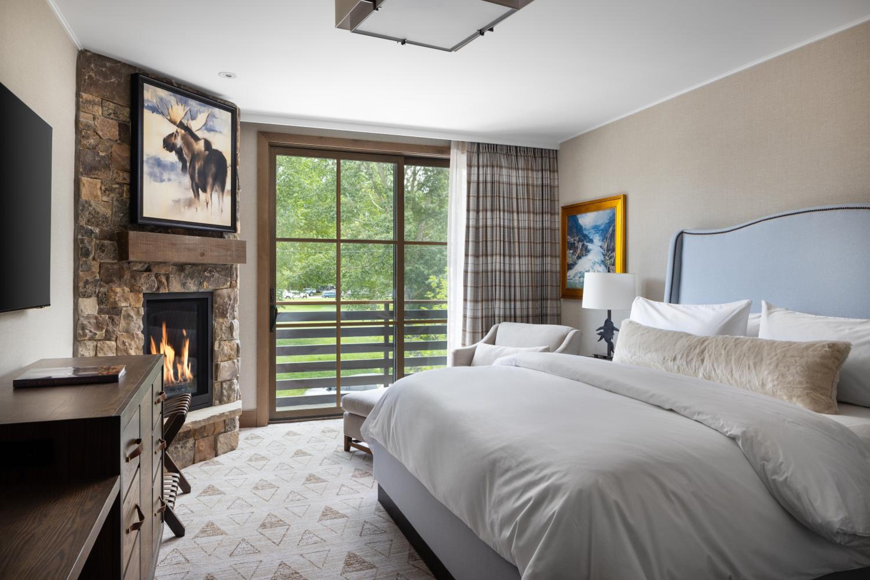 King Room with Balcony - Photo 5